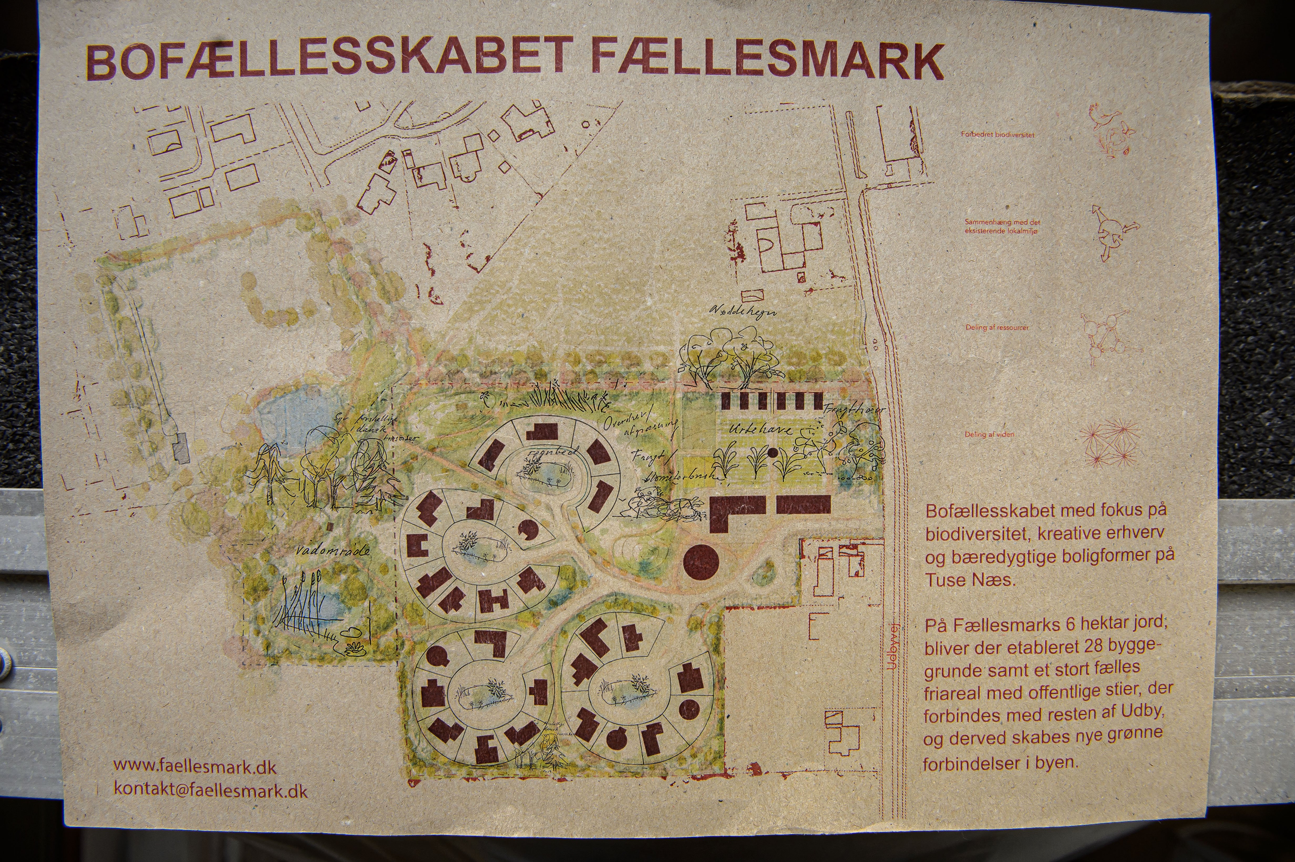 Kommunen vil sende renset spildevand fra det bæredygtige bofællesskab Fællesmark ud i fjorden og ikke i jorden. Søen på kortet er til nydelse og samtidig en klimasikring til regnvand.