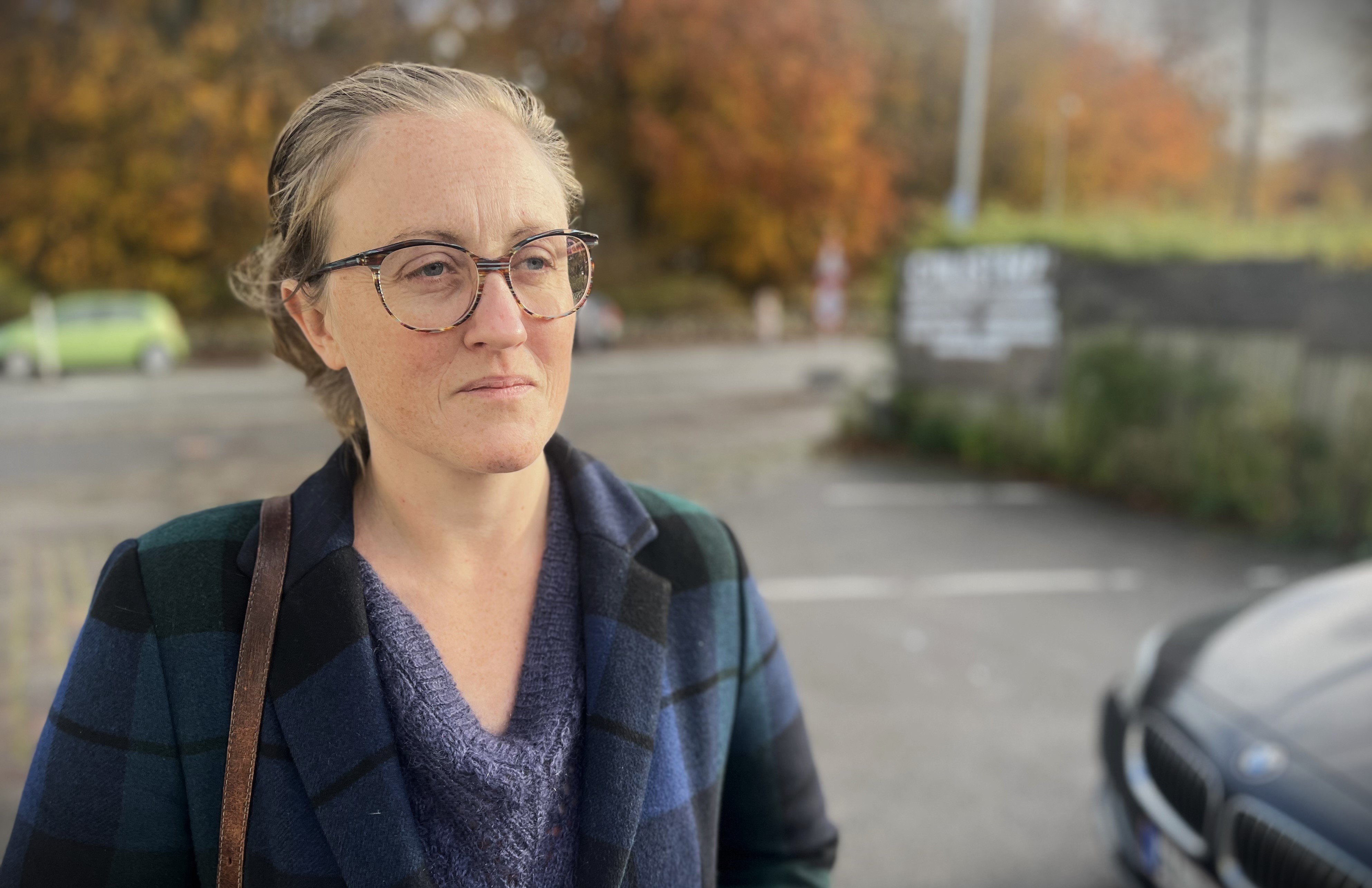 Lærke Sander fortæller om den ulige kamp det er at kæmpe for den rette hjælp til sin datter med autisme.