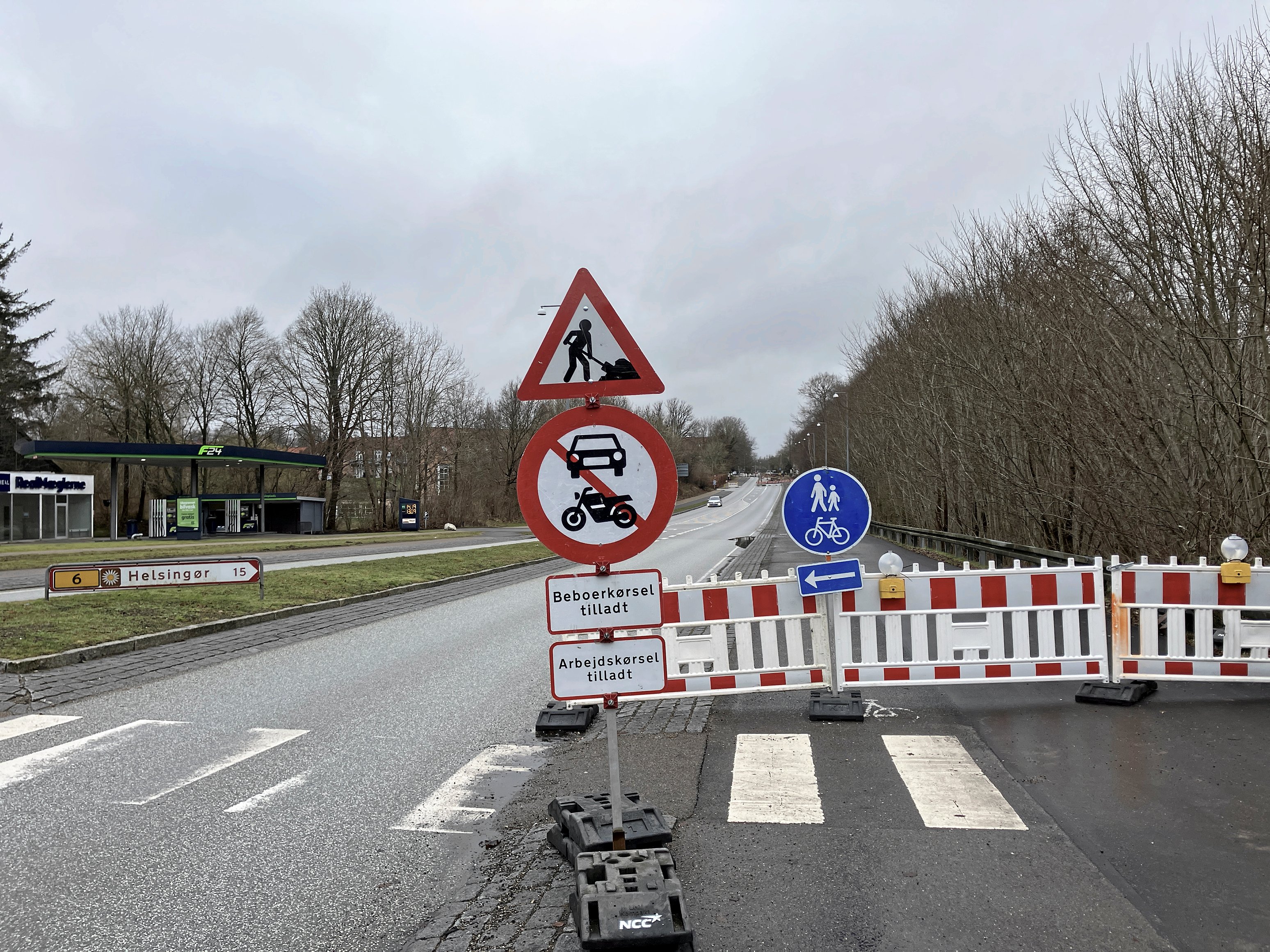 Man kan sagtens komme ind til butikkerne uden at få en bøde, hvis man kører via Slotsgade. Men det er slet ikke emnet for protesterne, der handler om, hvorvidt omkørslen er unødig restriktiv og dermed rammer butikslivet unødigt hårdt.