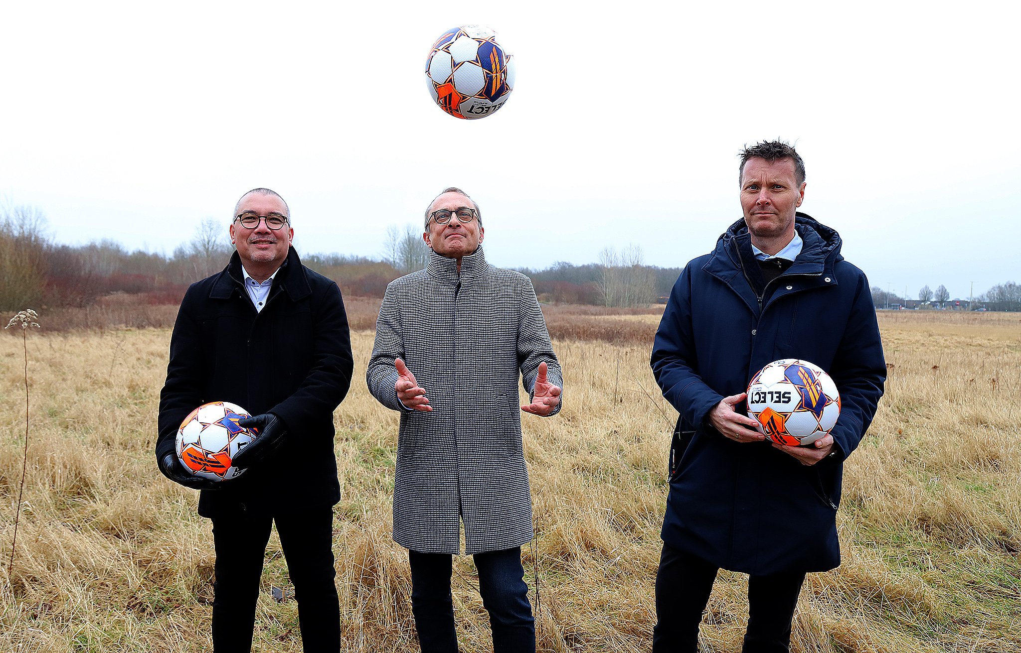 Jakob Koed, formand DBU Sjælland, borgmester Michael Ziegler (K) og Kenneth Reeh, vicedirektør i DBU: Foto: Allan Nørregaard