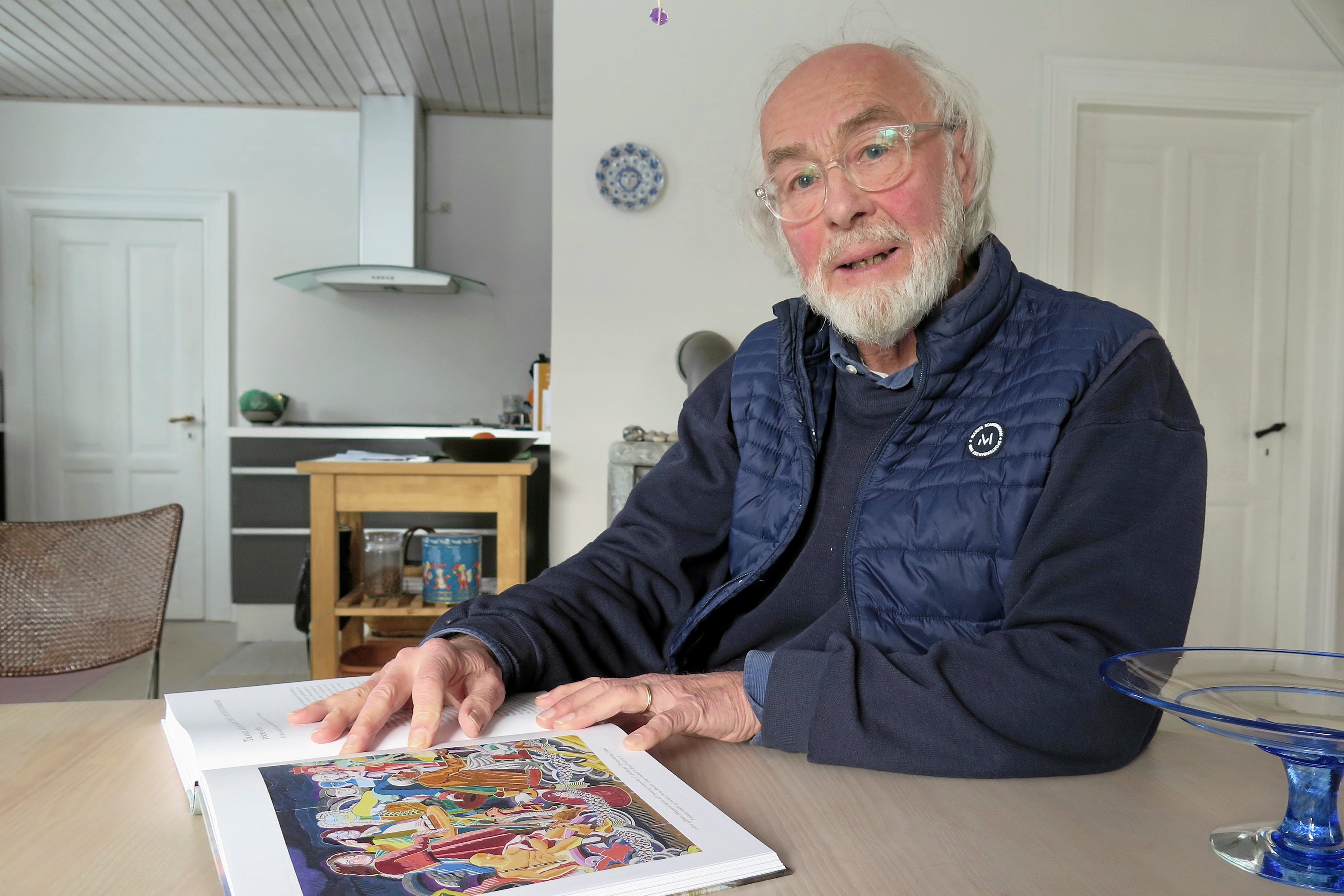 Salget er gående forrygende, fortæller Helge Rørtoft-Madsen, redaktør på den nye bog.