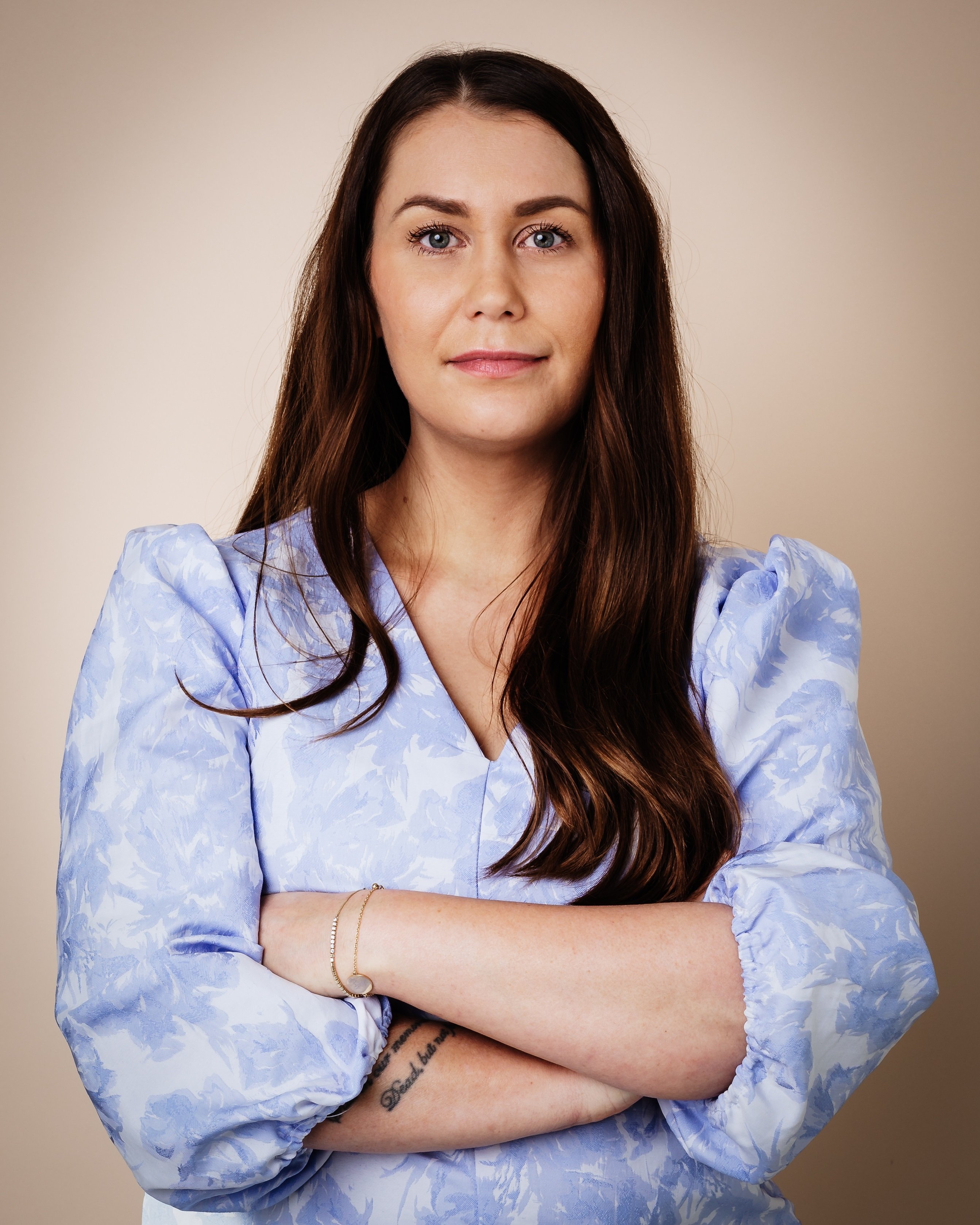 Pernille Oldgaard, der er finansiel influence, har sammen med Kristian Bang Larsen skrevet den nye bog ’Overblik – Alt du skal vide om hverdagsøkonomi’. Foto: Mette Ovgaard