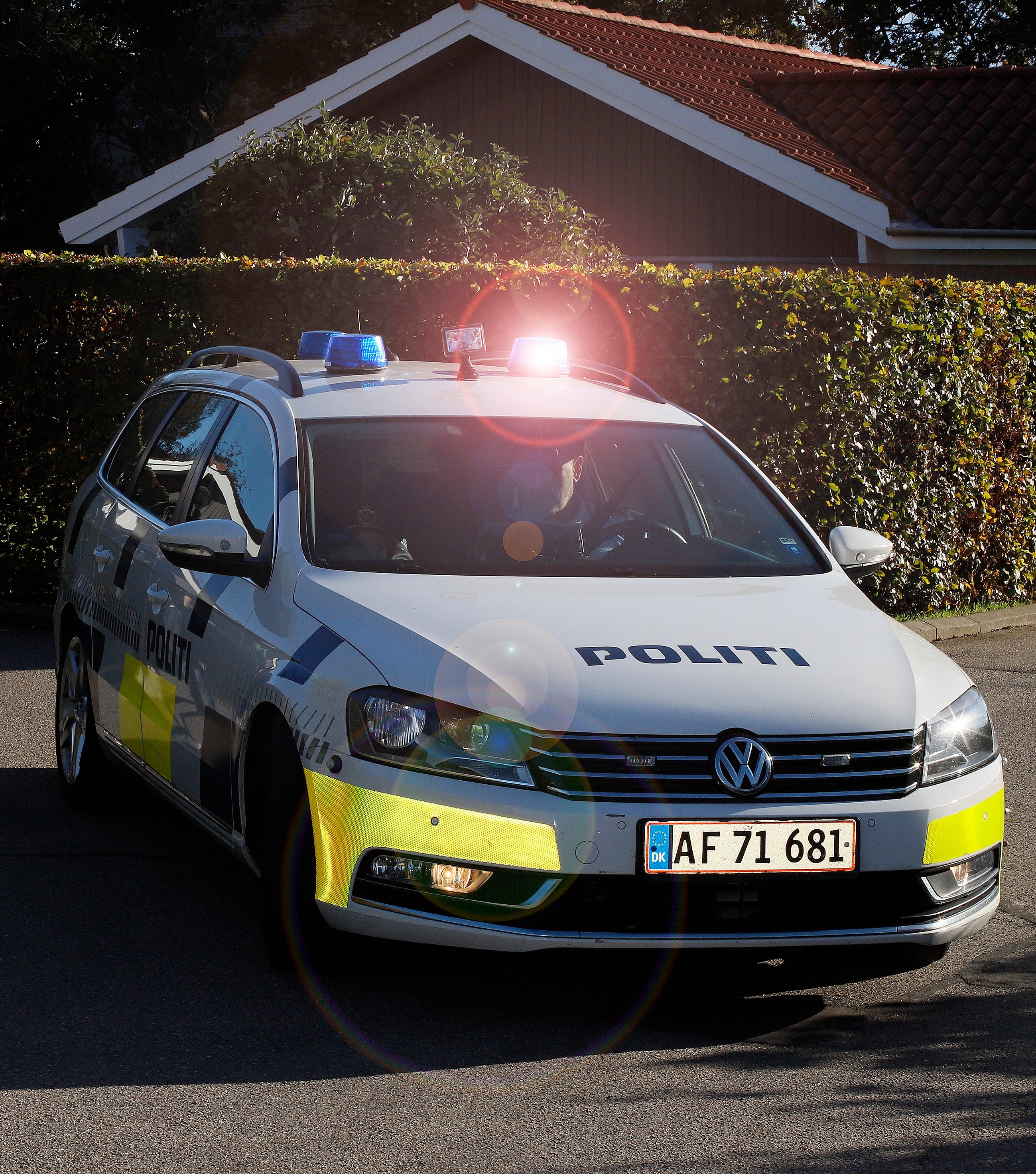 En brændende genstand blev kastet mod et hus i Roskilde torsdag formiddag.