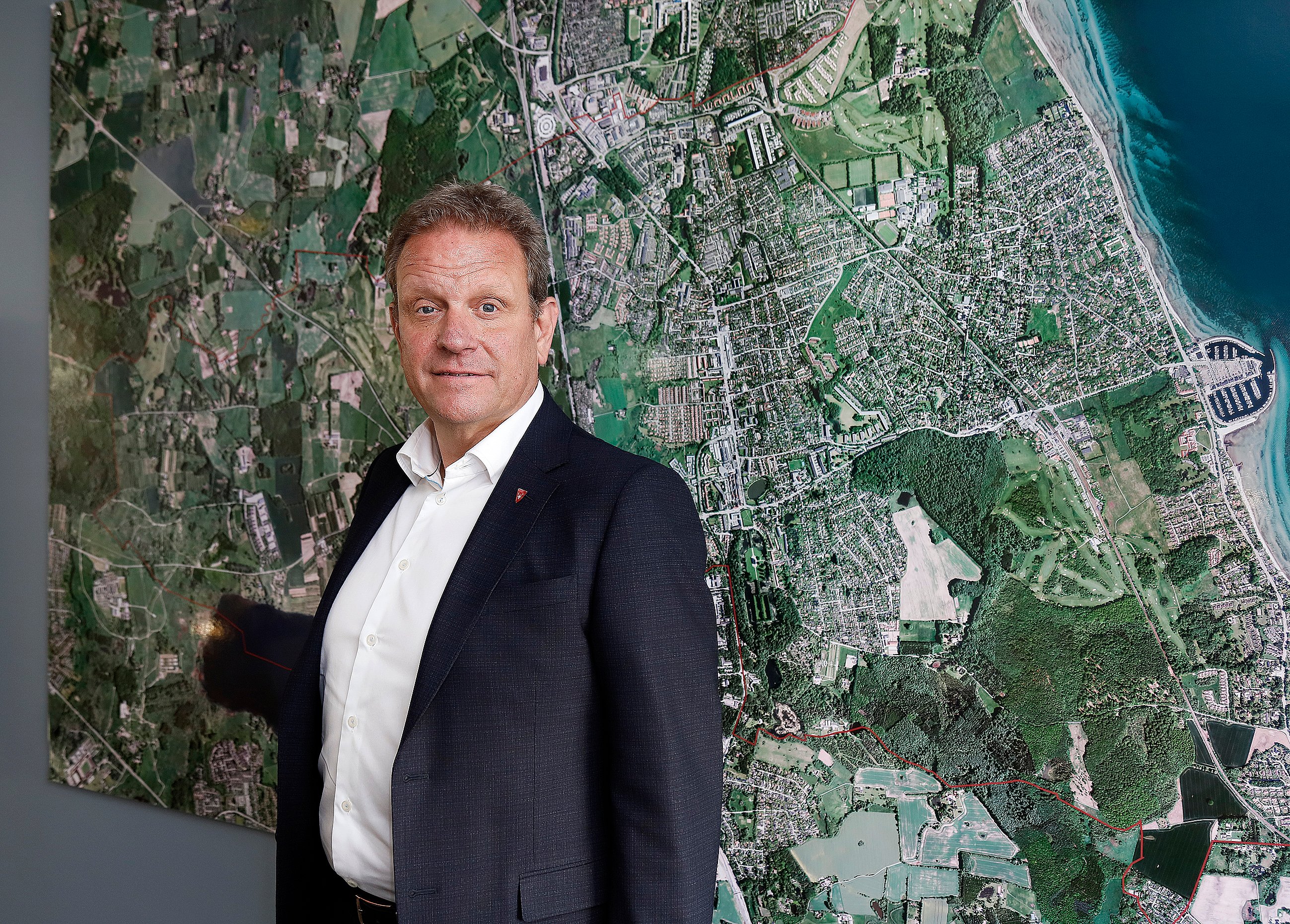 -  Det er ingen hemmelighed, at jeg bliver påvirket af den slags kritik og konspirationsteorier, som jeg ikke kan reagere på med samme kraft,  siger Morten Slotved, borgmester i Hørsholm.