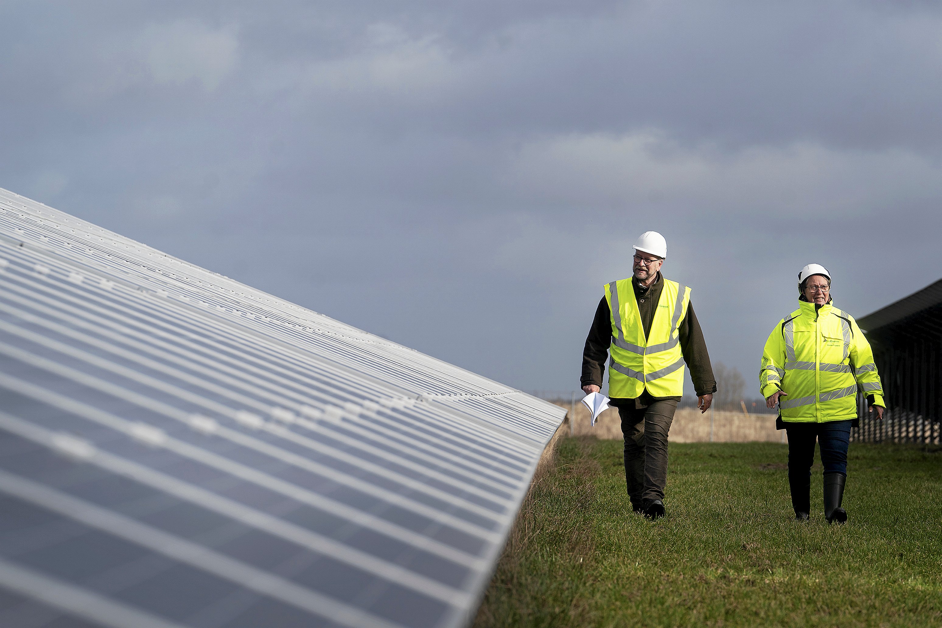 BeGreen foreslår i alt 12 solcelleanlæg fordelt over det meste af Hillerød Kommune. Her ses adminstrerende direktør i BeGreen, Anders Dolmer, i et af BeGreens eksisterende solcelleanlæg.