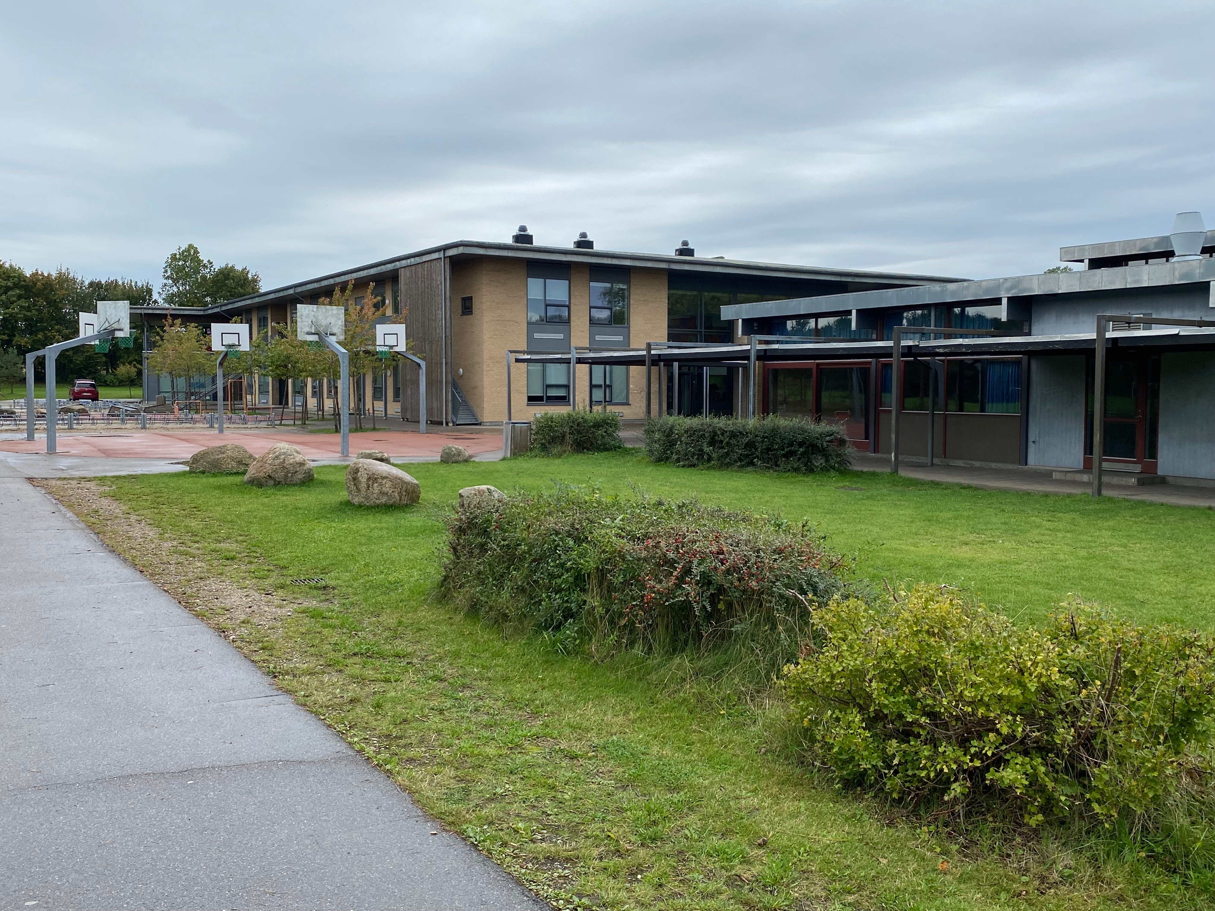 Bjergmarkskolen skal renoveres og det vil koste 118 millioner kroner. En udgift, der skal afholdes uanset om man vælger at udbygge eksisterende skoler eller at bygge en ny. Foto: Kaj Ove Jensen