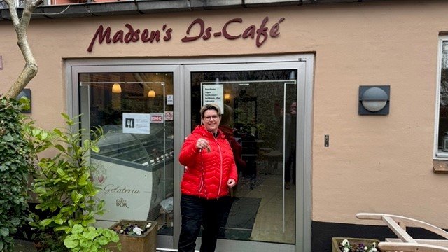 Der var ikke langt fra tanke til handling, da muligheden for at overtage Madsens Is-Cafe kom til salg for Gitte D'Arcy.