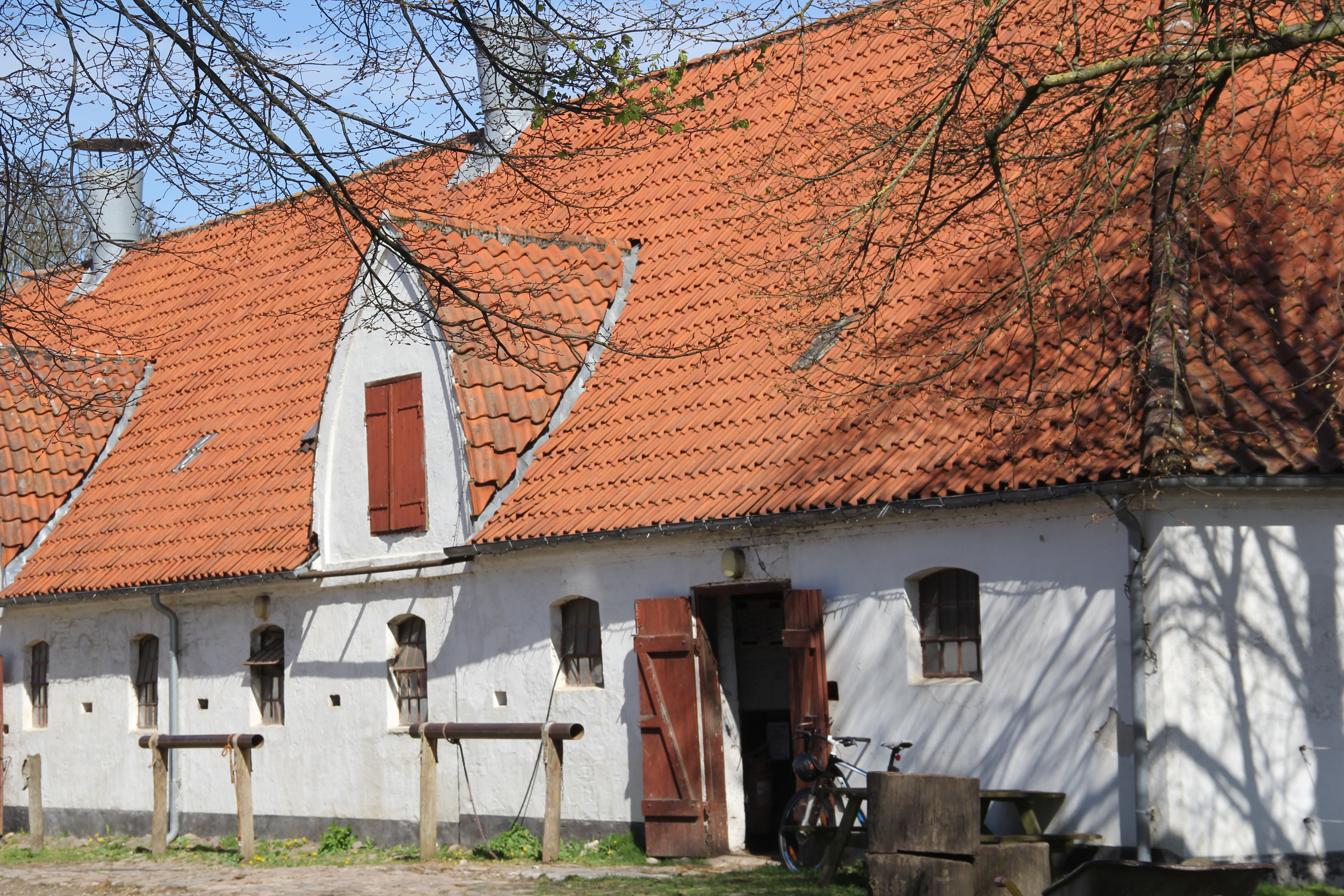 Dyrehavegård ligger tæt på Dyrehaven i Lyngby.