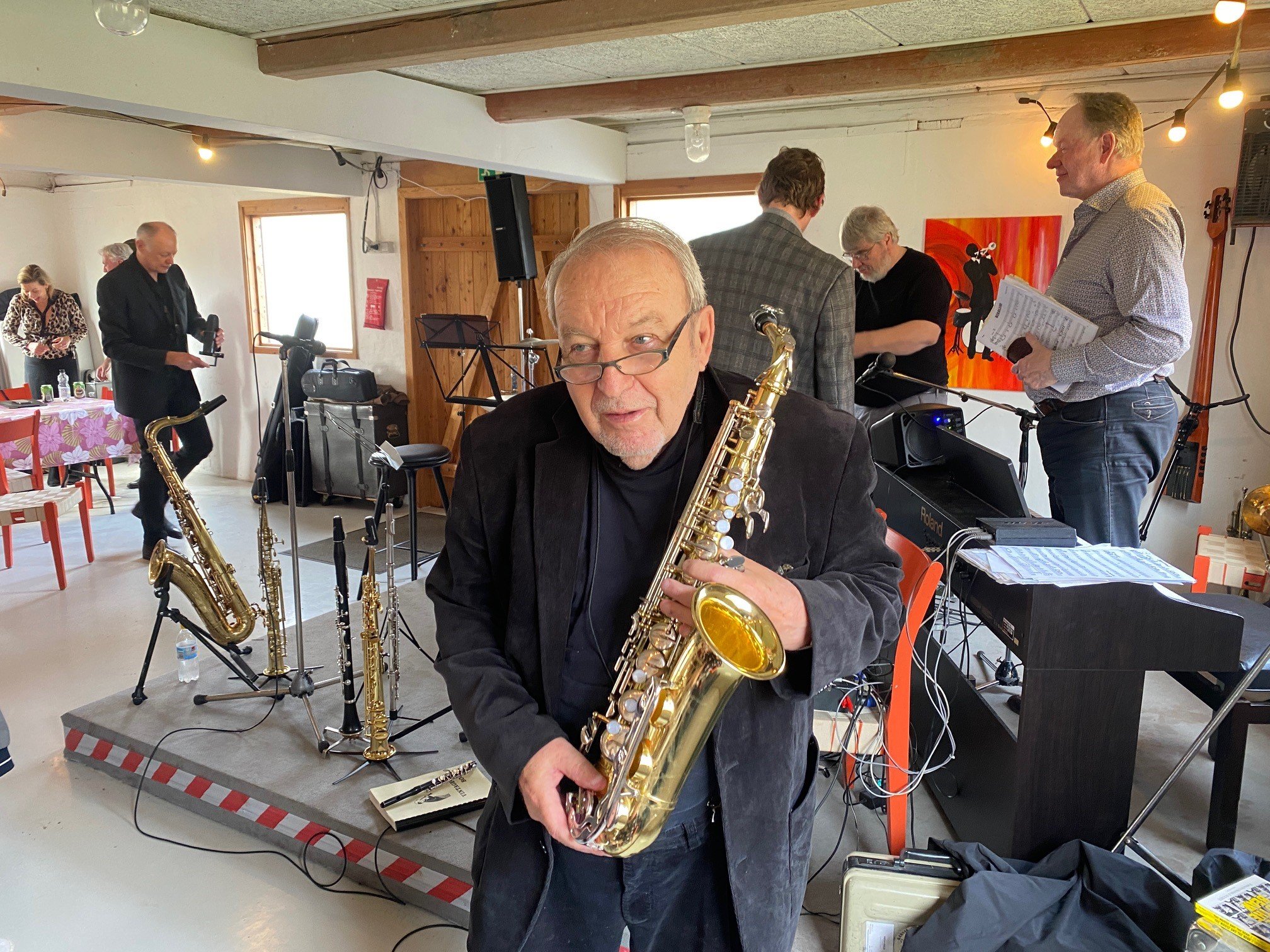 Niels Abild ses her  en pause under koncerten i Vester Broby.