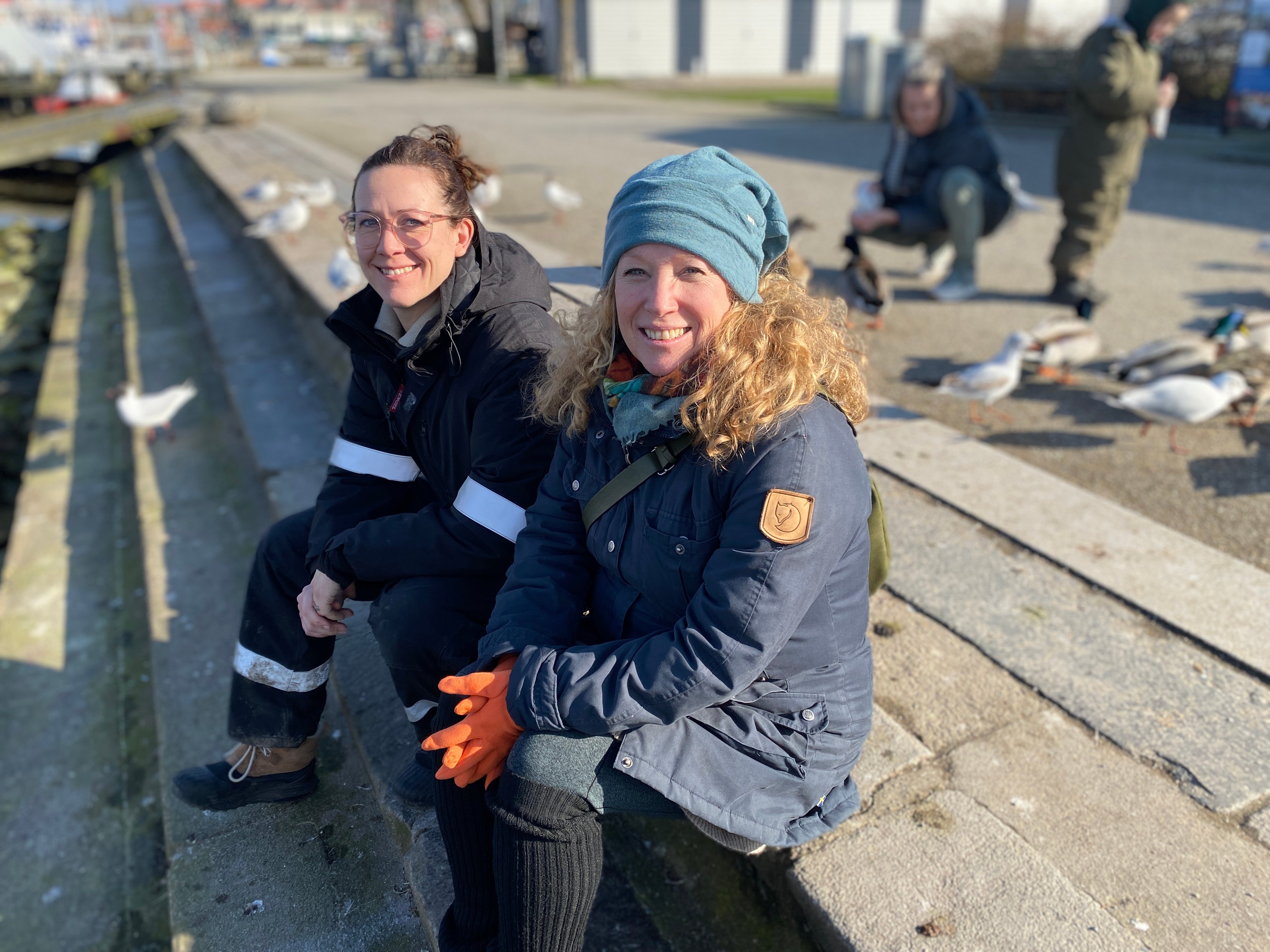 Daglig leder af Roskilde Oplevelseshavn, Maria Palner (bagerst) og foreningens nye forperson, Mette Rose er klar til at lave netværk og finde ud af, hvad oplevelseshavnen kan byde mere ind med.
