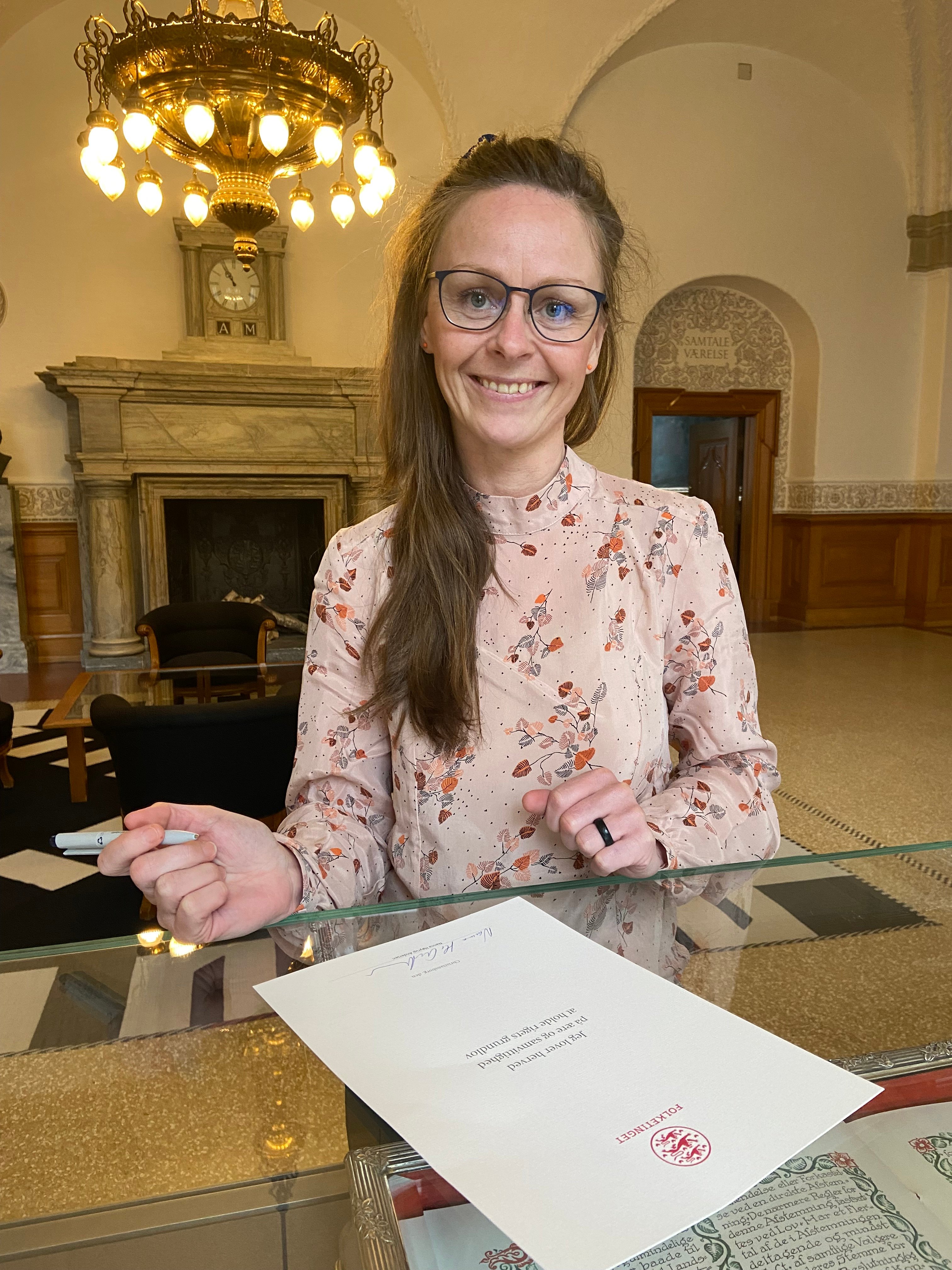 Nanna Høyrup Andersen har underskrevet Grundloven og indtrådte 1. maj i Folketinget for Alternativet. Her skal hun i to måneder være partiets ordfører for Børn og familier, Flygtninge og Integration samt Dyrerettigheder. Privatfoto