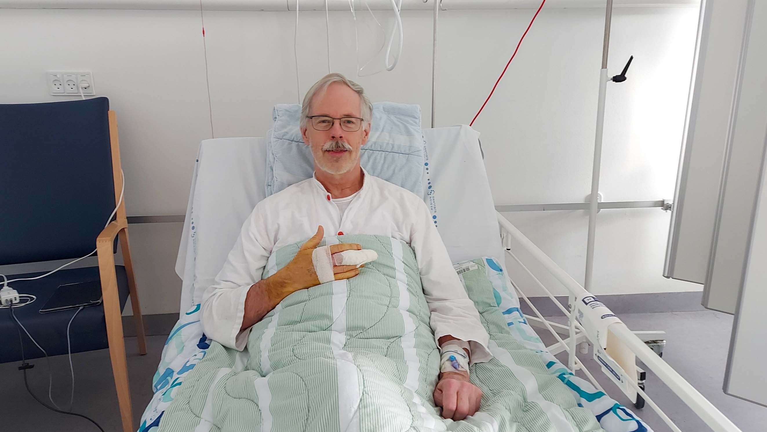 Nis Sørensen måtte tilbringe tæt ved to uger på hospitalet, efter han blev inficeret med en kødædende bakterie. Privatfoto