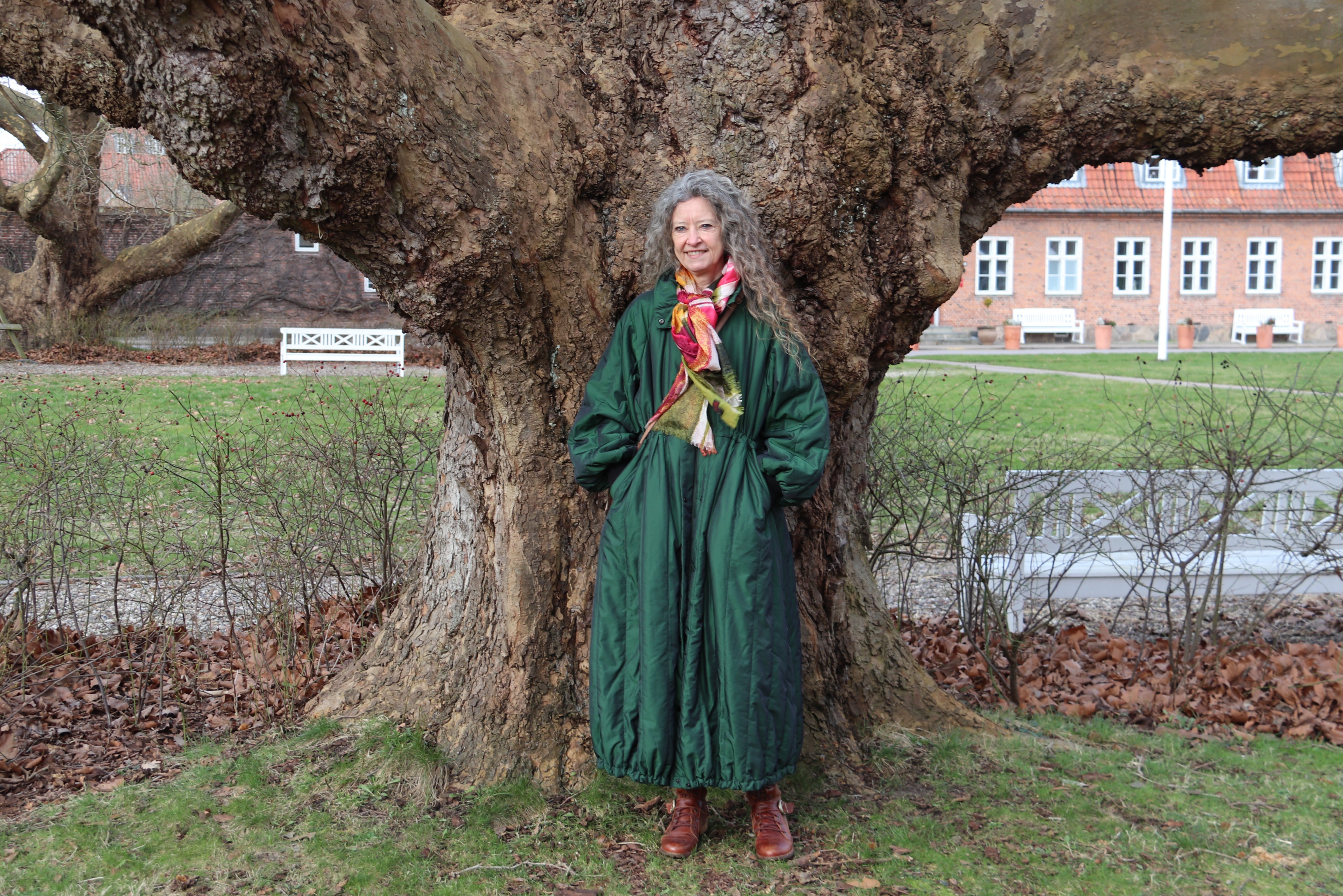 Gitte Klausen har altid været fascineret af træer, hvilket kommer til udtryk i indretningen af lokalerne i Anneberg Kulturpark, som også har eget snedkerværksted.