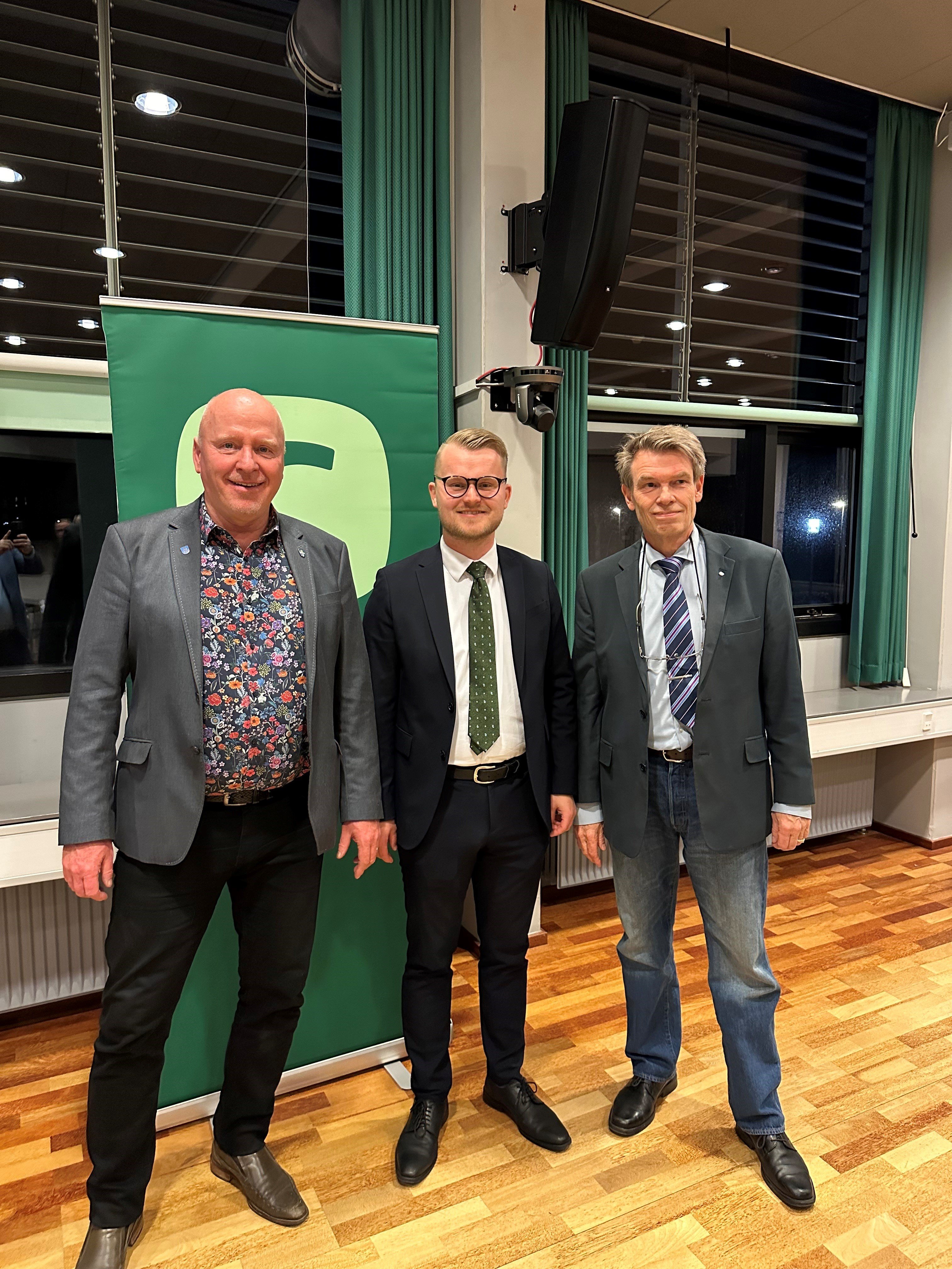 Den nyvalgte folketingskandidat for Frederikssundkredsen, Frederik Germann (i midten) vil arbejde for mere næstekærlighed. Her er han flankeret af partikollegerne Kim Jensen (tv.) og lokalformand for DE Konservative i Halsnæs Peter Nørris Dalsgaard. Pressefoto