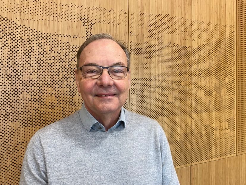 Siden slutningen af oktober 2022 har Kurt Scheelsbeck (K) (billedet) været fungerende  borgmester i Høje-Taastrup. Torsdag den 25. maj overdrager han det lånte borgmesterkontor til Michael Ziegler, som er tilbage efter sin sygeorlov.