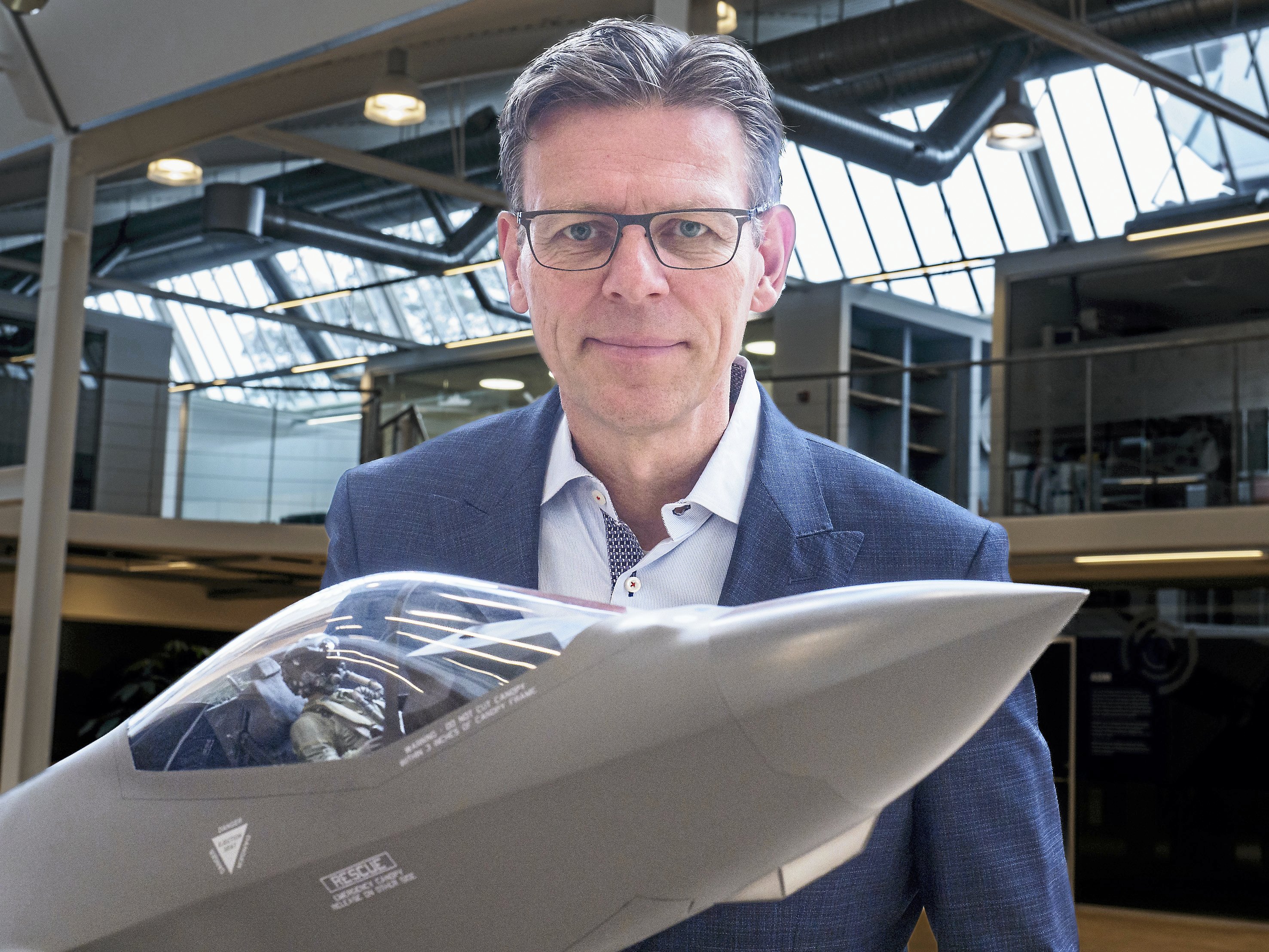 De højteknologiske F-35 skal forny Forsvaret og være fremtidens kampfly. Det er den danske virksomhed Terma, der blandt andet har udviklet og produceret overfladen på flyene, som gør dem næsten usynlige på radar.