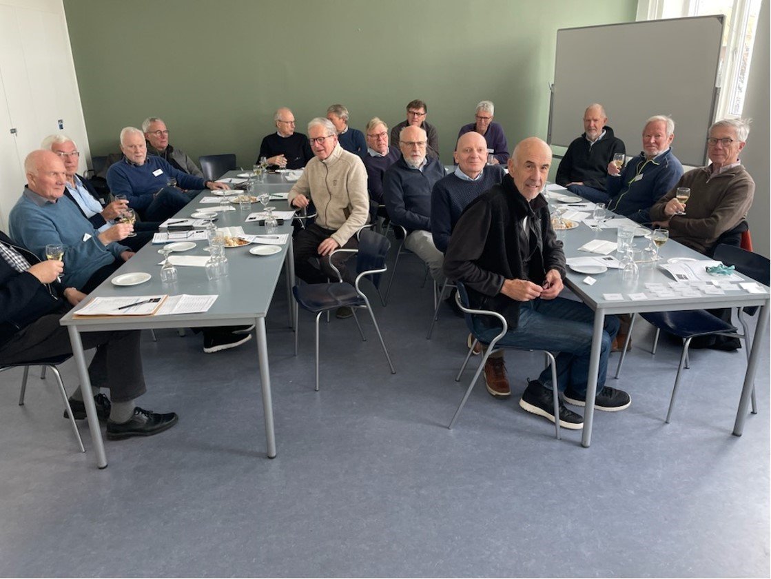 Gentofte har fået sin fjerde Hemingway Club, hvor mænd over 60 år mødes til foredrag, vinsmagning og så videre