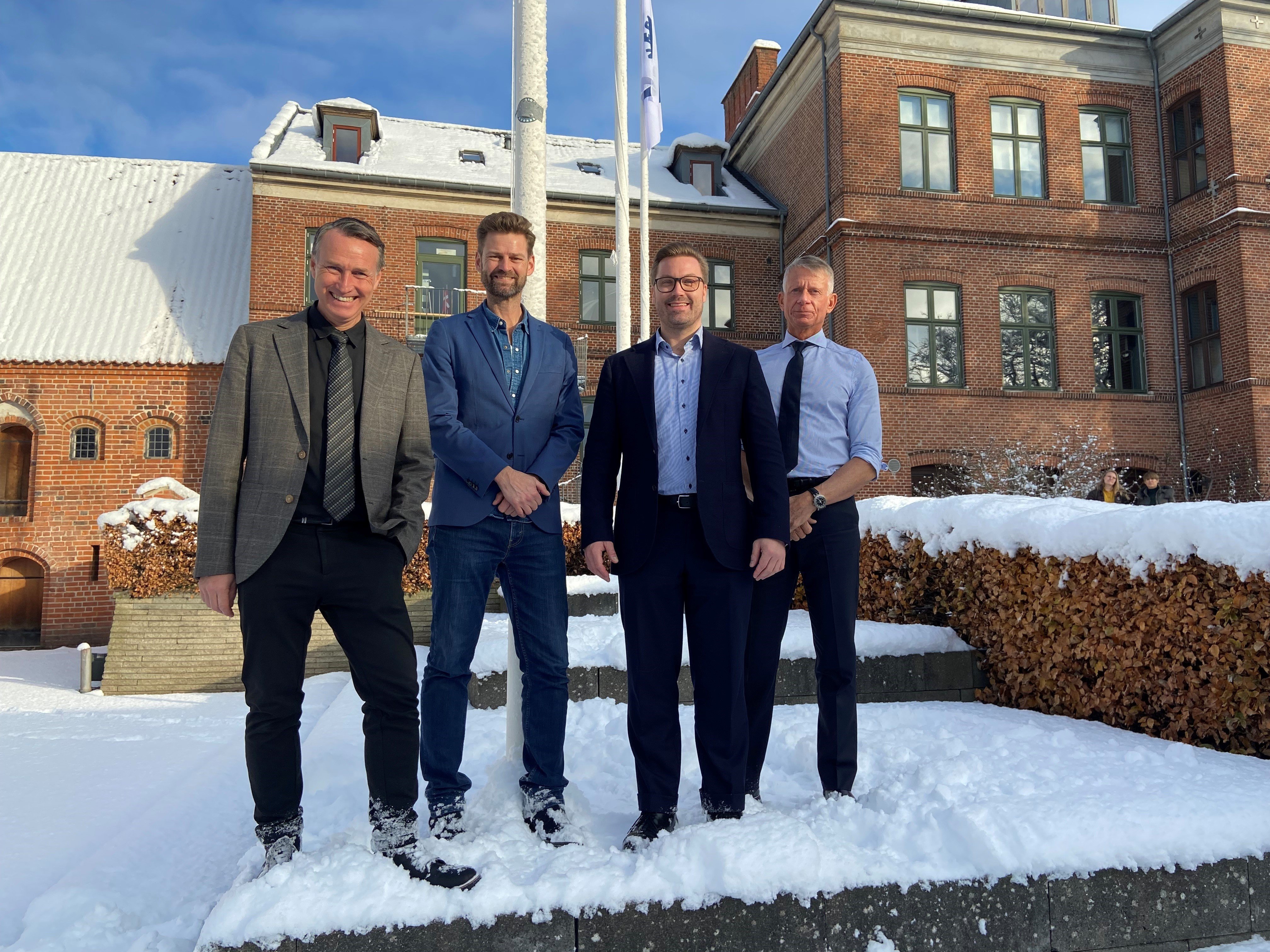 Der er stor glæde over, at DigitalLead nu har regionskontor i Næstved. De glade mennesker er (fra venstre) borgmester Carsten Rasmussen, direktør for Næstved Erhverv Rasmus Holst-Sørensen, CEO for DigitalLead Henrik Aarestrup og DigitalLeads Niels Milling, som nu har fået base i Næstved. Foto: Helle Hansen