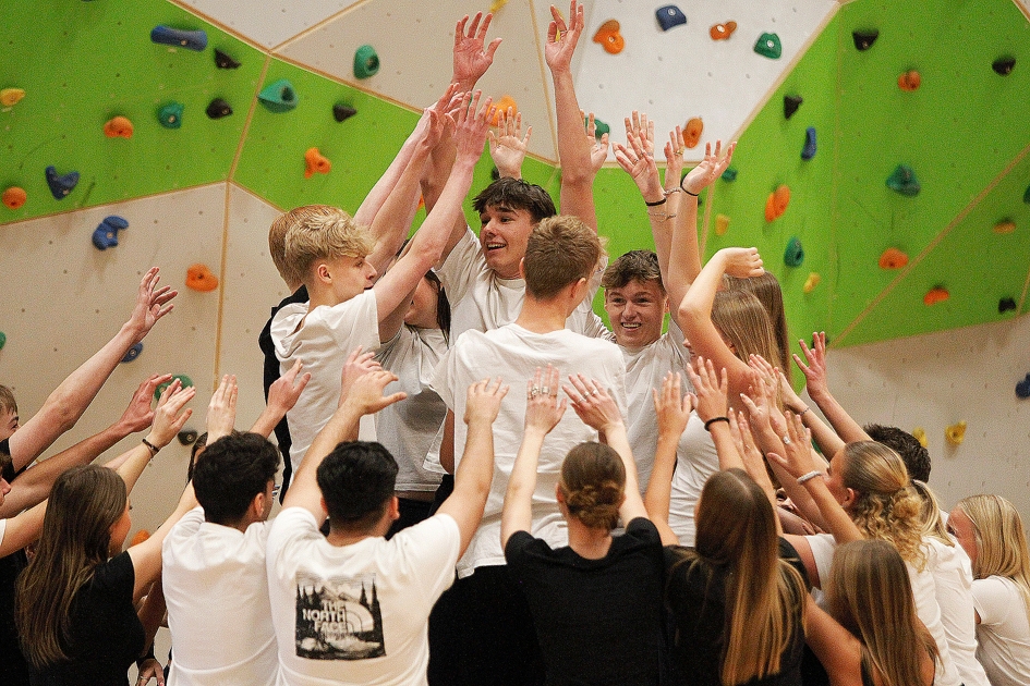 Op Med H nderne Gymnasie elever Gav Den Gas I Et Stort Show Op Med H nderne Gymnasie elever Gav Den Gas I Et Stort Show