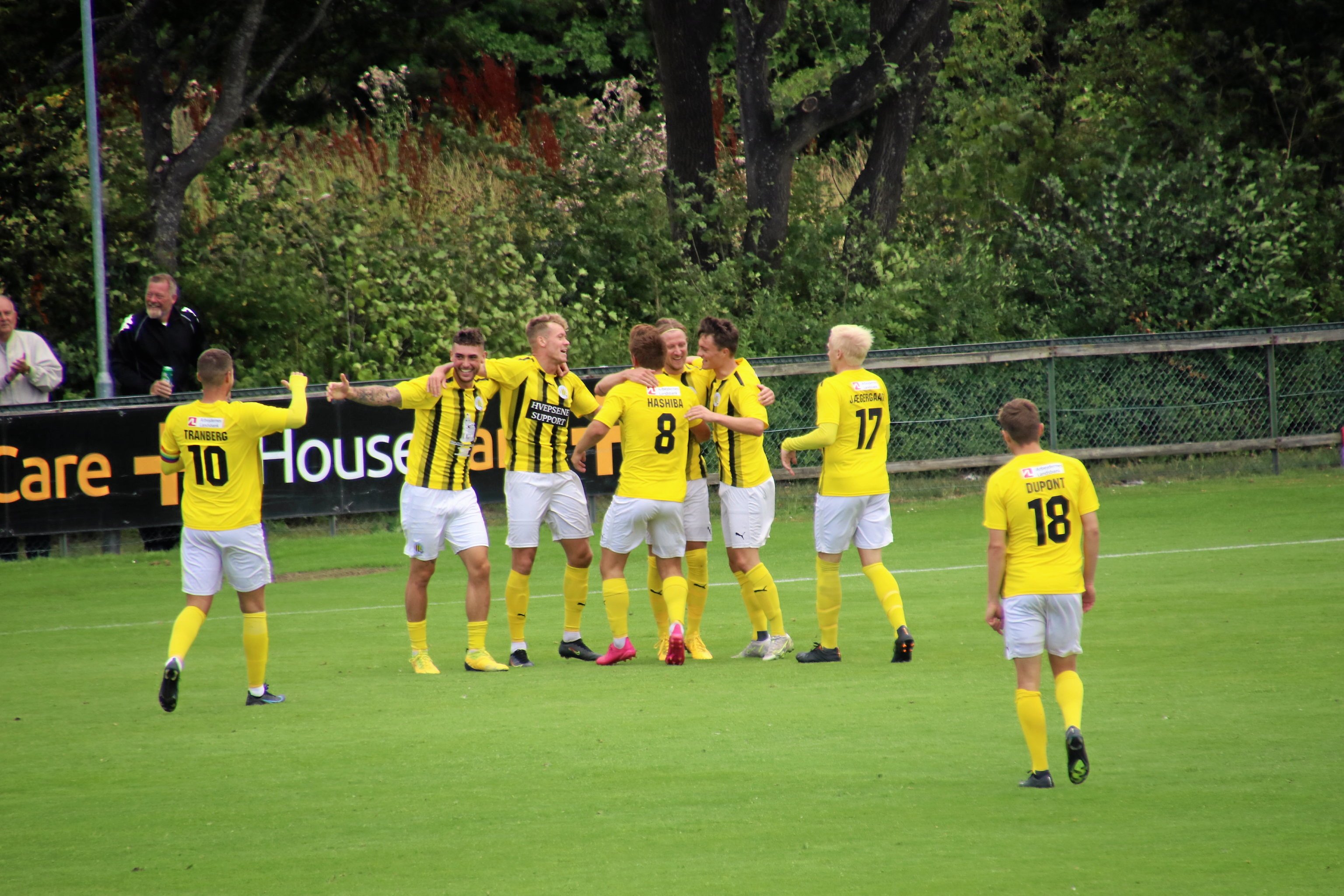 Sagen om den våde græsbane på Tingbjerg Idrætspark skaber - trods billedet - en frustrerende stemning hos Brønshøj Boldklub.