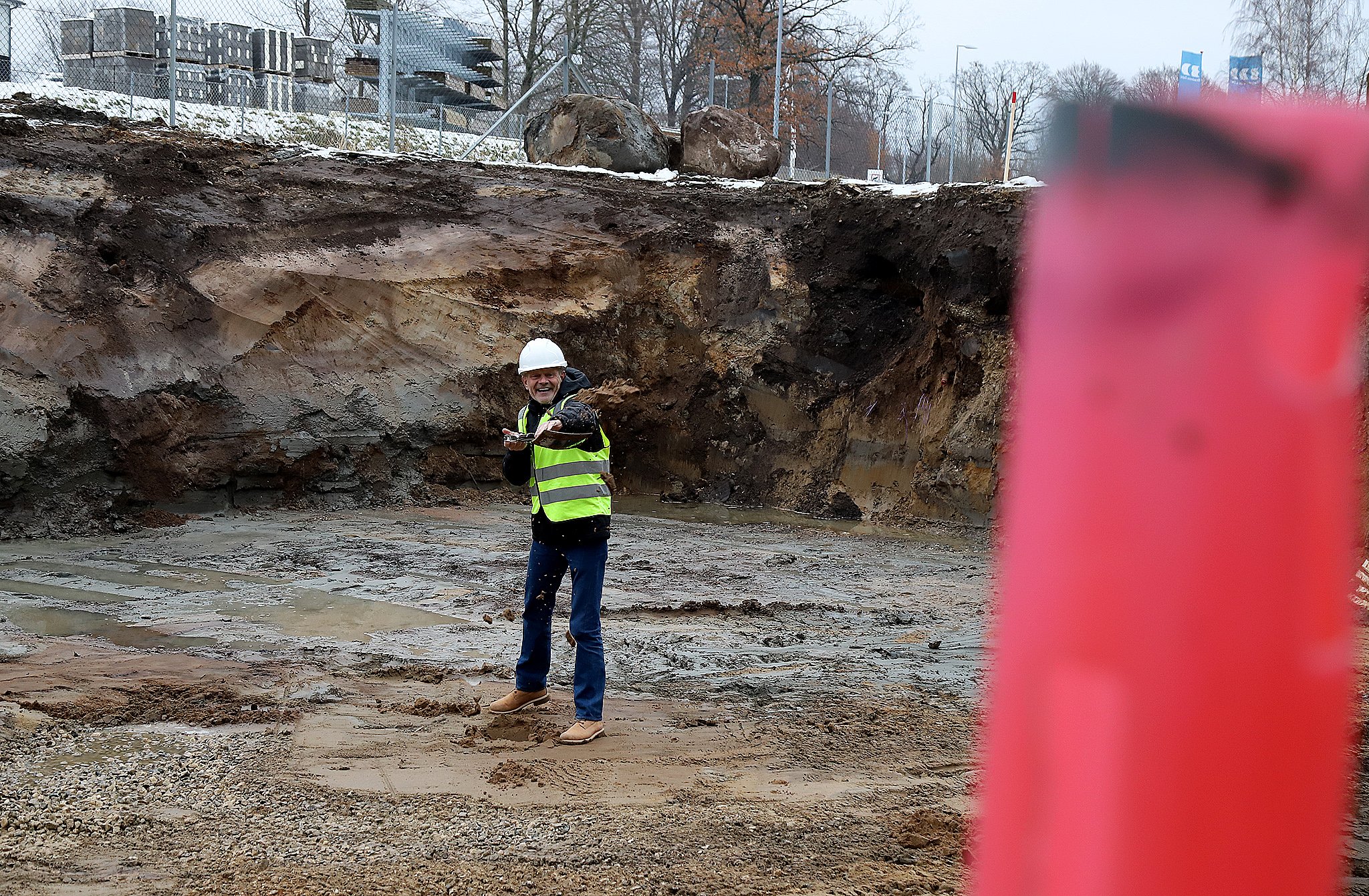 Bestyrelsesformand i Forsyning Helsingør, Jens Bertram, tager “første spadestik“ til projektet til 39 millioner kroner.