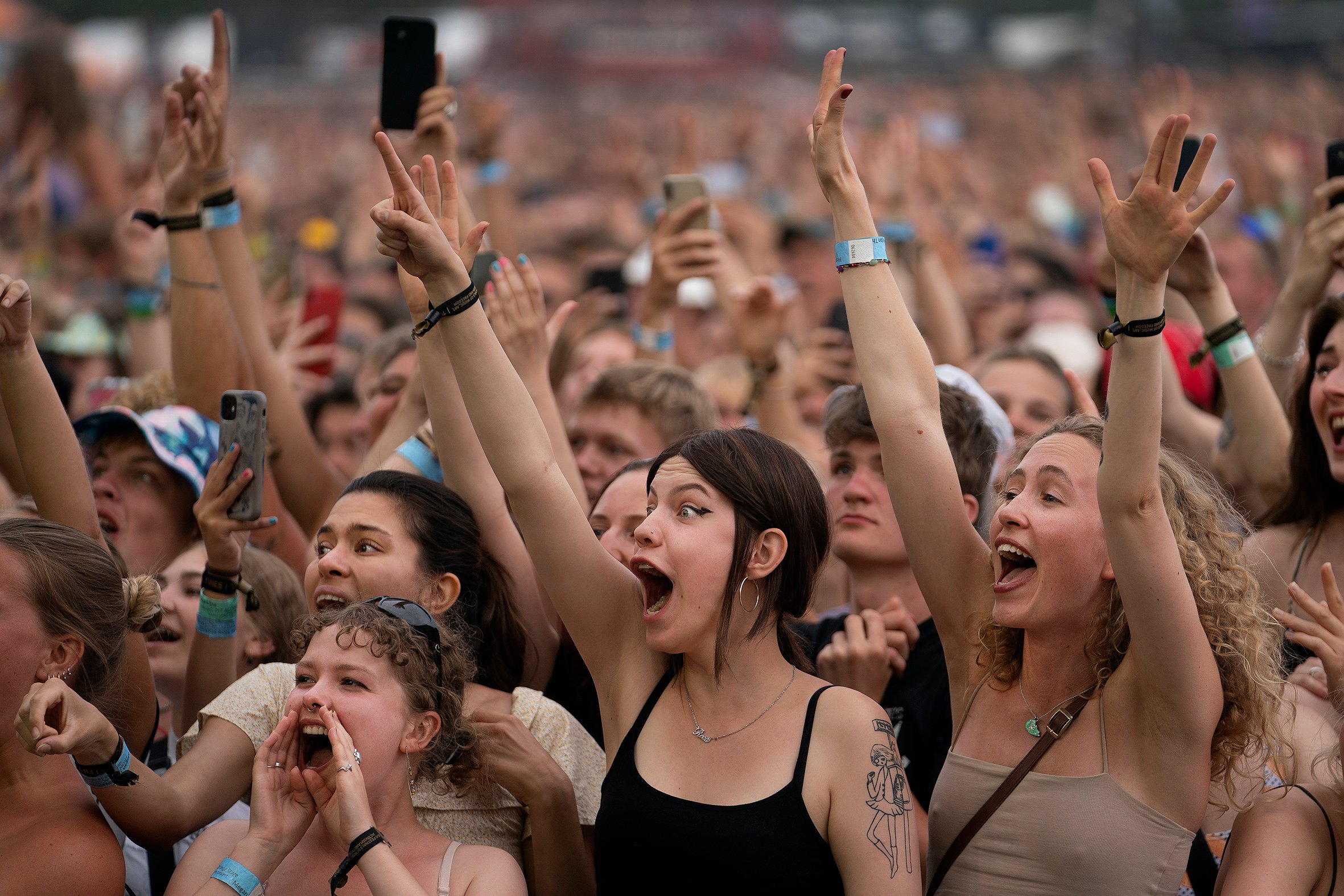 Roskilde Festival har offentliggjort en række nye navne sammen med årets plakat.