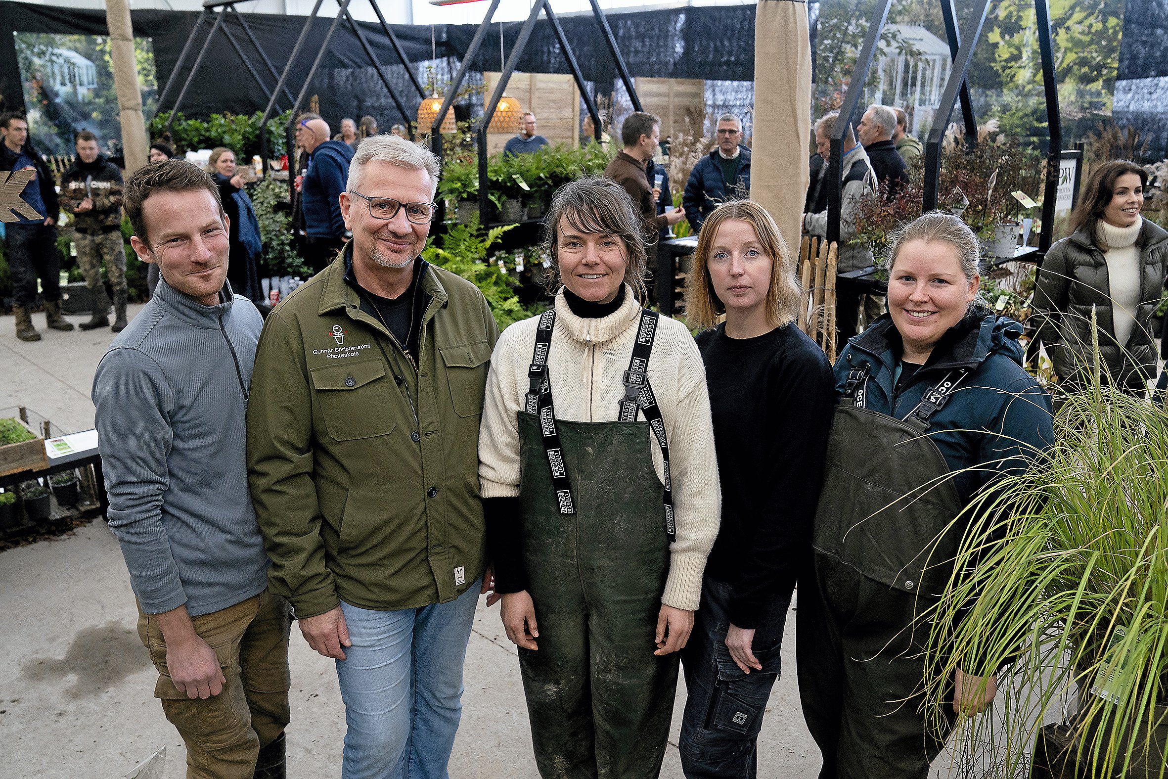 Der var stor glæde på Gunnar Christensens Planteskole hos teamleder og elevansvarlig Rasmus Johansen, indehaver Henrik Christensen og gartnereleverne Astrid Pedersen, Louise Pedersen og Maja Lindgreen. Foto: Thomas Olsen
