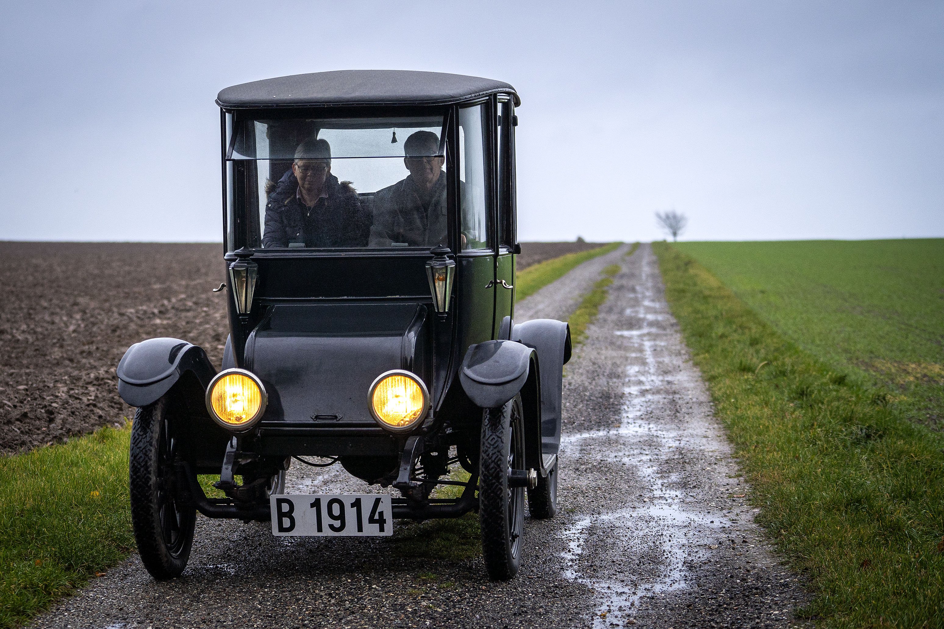 De færreste ved, at der kørte masser af elbiler i USA fra 1900-1930. En af dem kører i lokalområdet.
