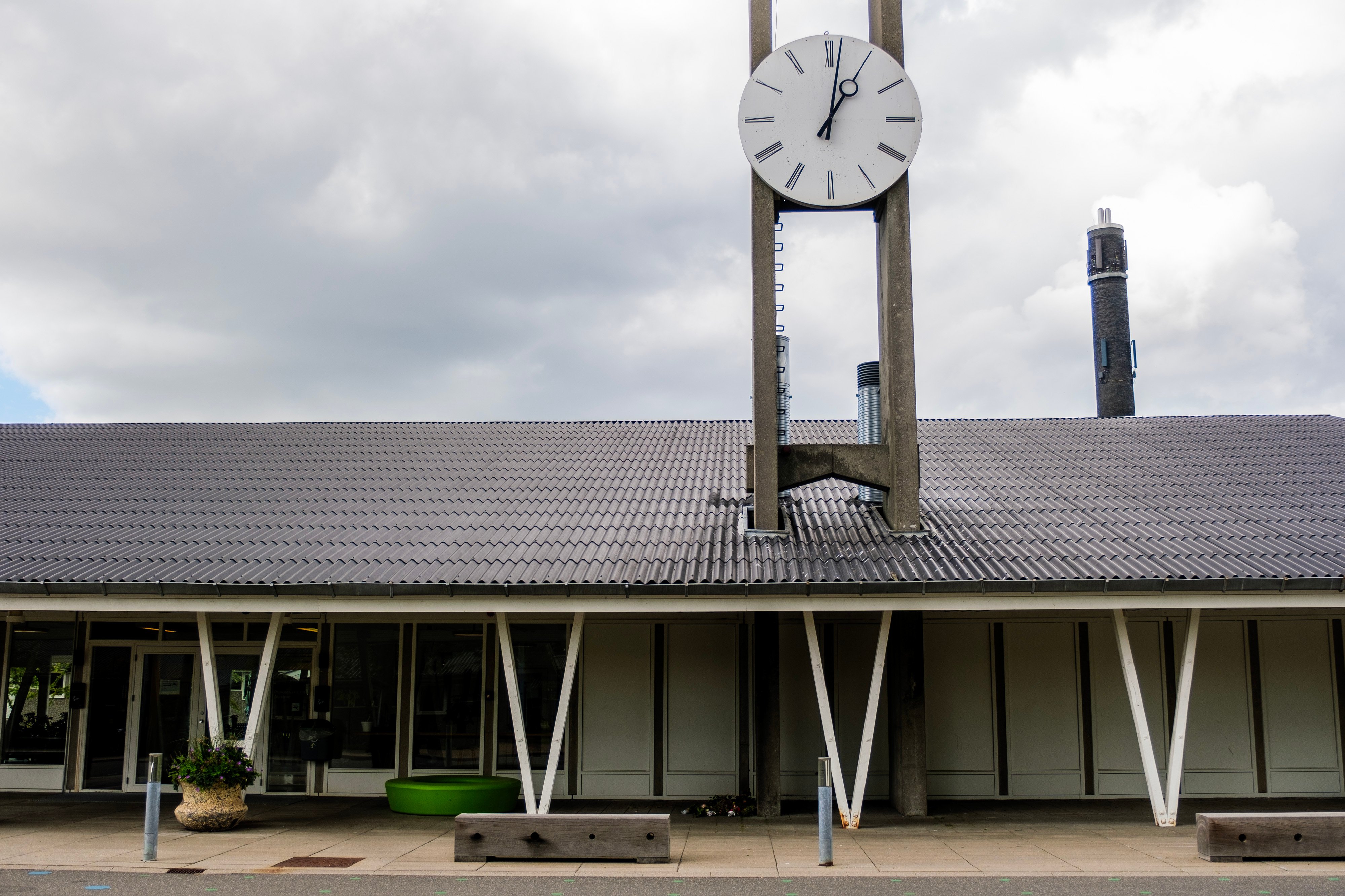 Drabet skete på Psykiatrisk Center Glostrup i Brøndbyøster i juli i år. Nu er en 41-årig mand tiltalt for drab, drabsforsøg og en række andre forhold.