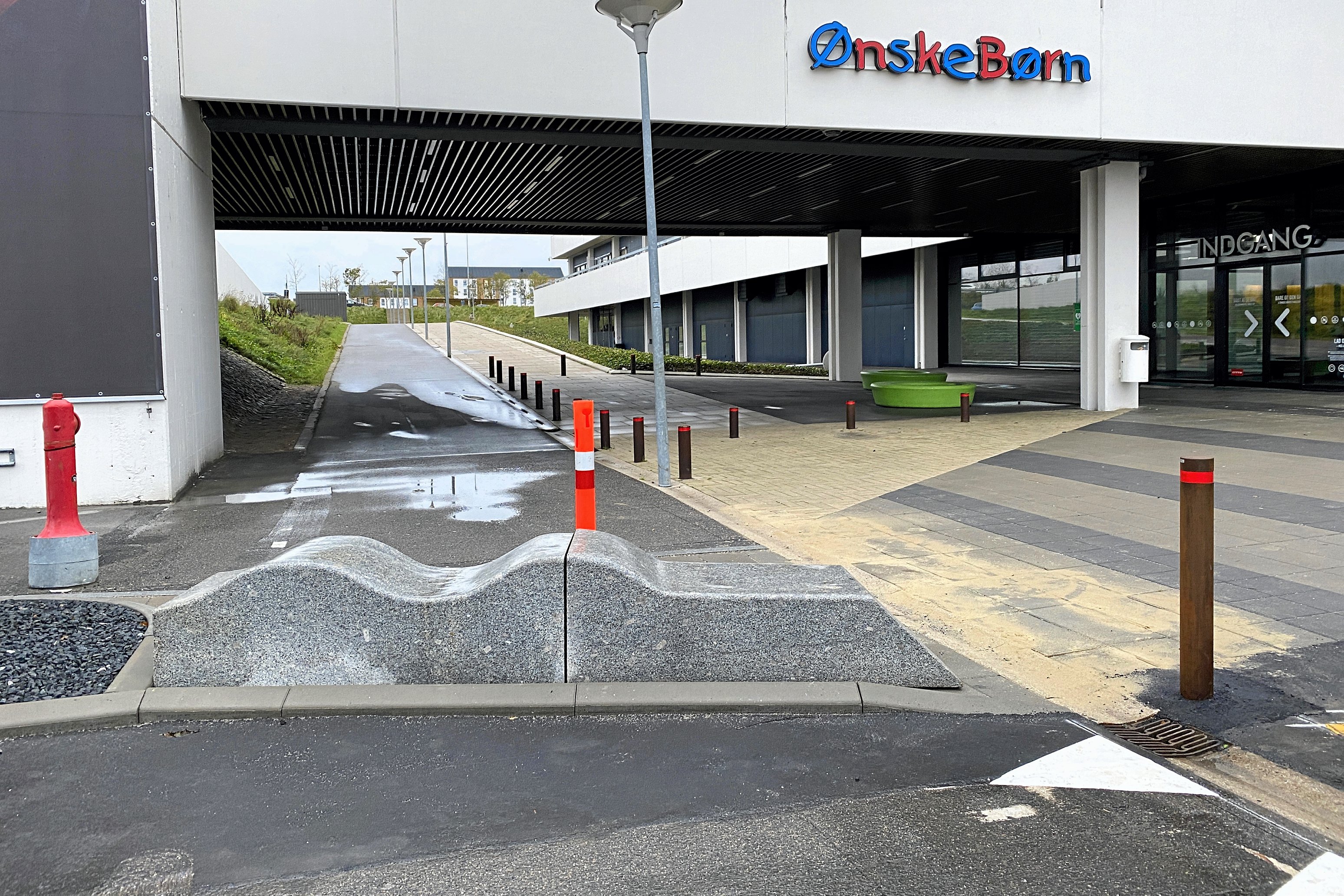 Denne betonklods vækker undren hos flere borgere. Foto: Lisbeth Jansen