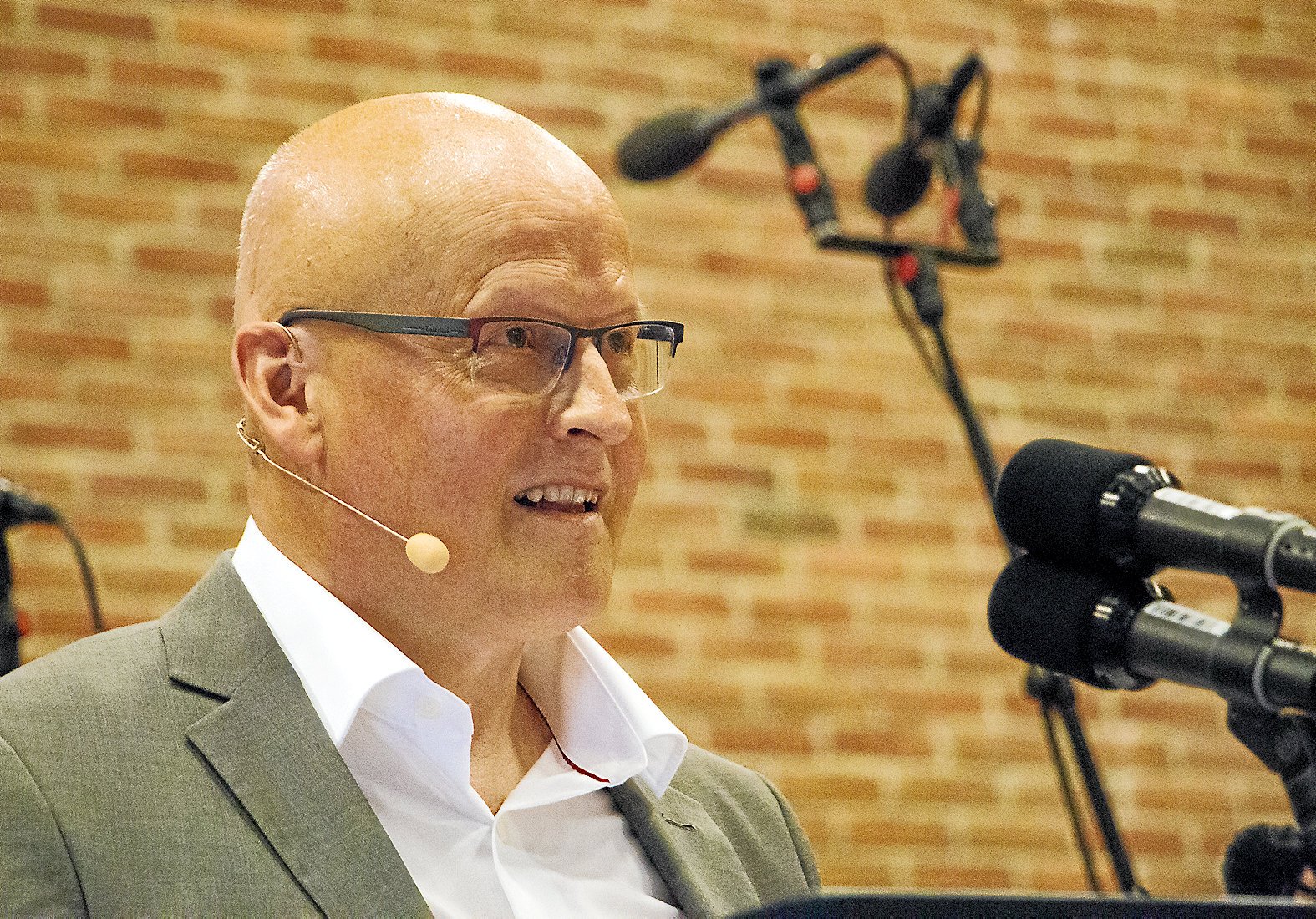 Johnny Vinkel har 20-års jubilæum som rektor.
