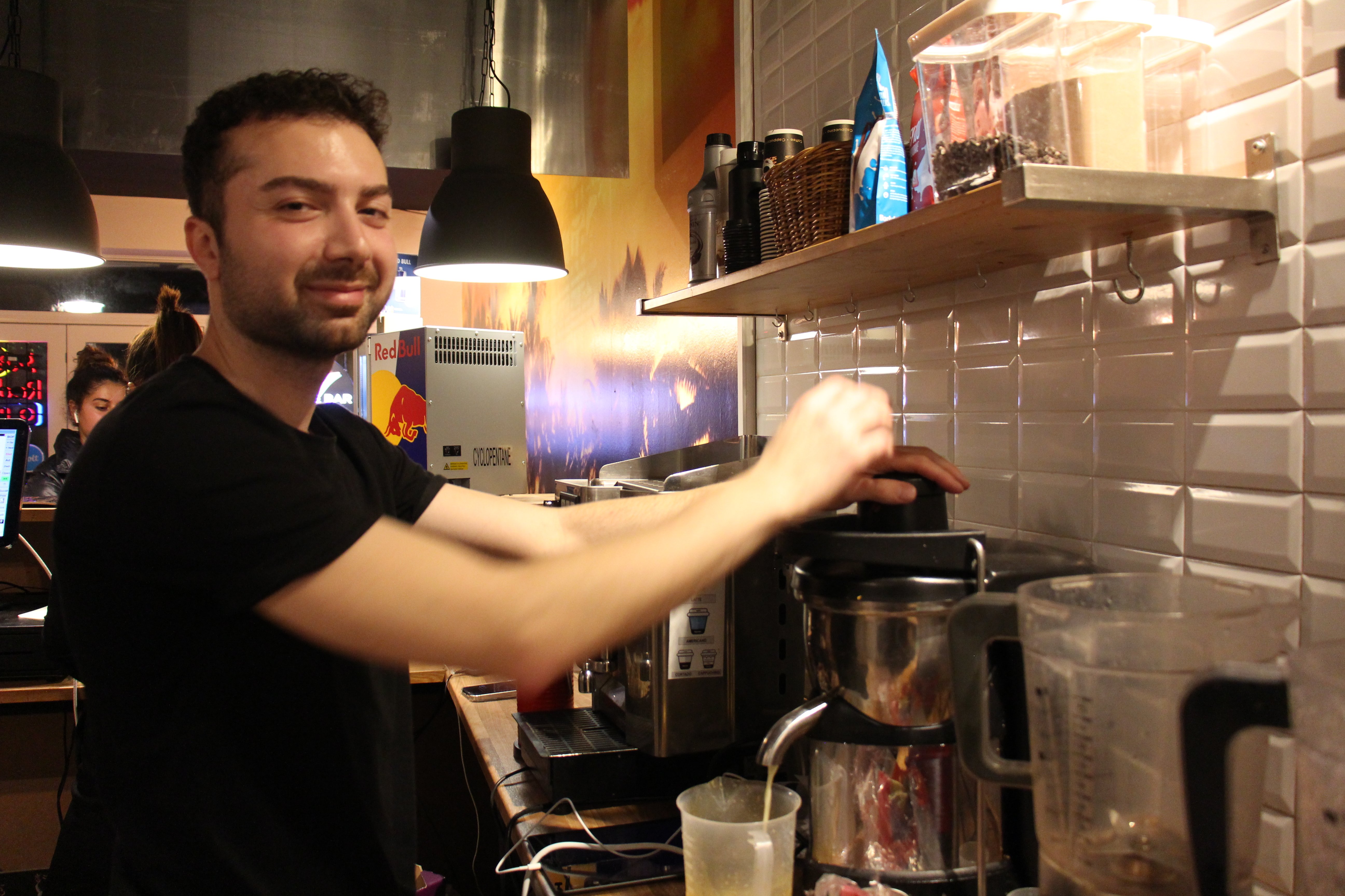 Abd Manna har åbnet The Juize Bar på Torvet i Ringsted.