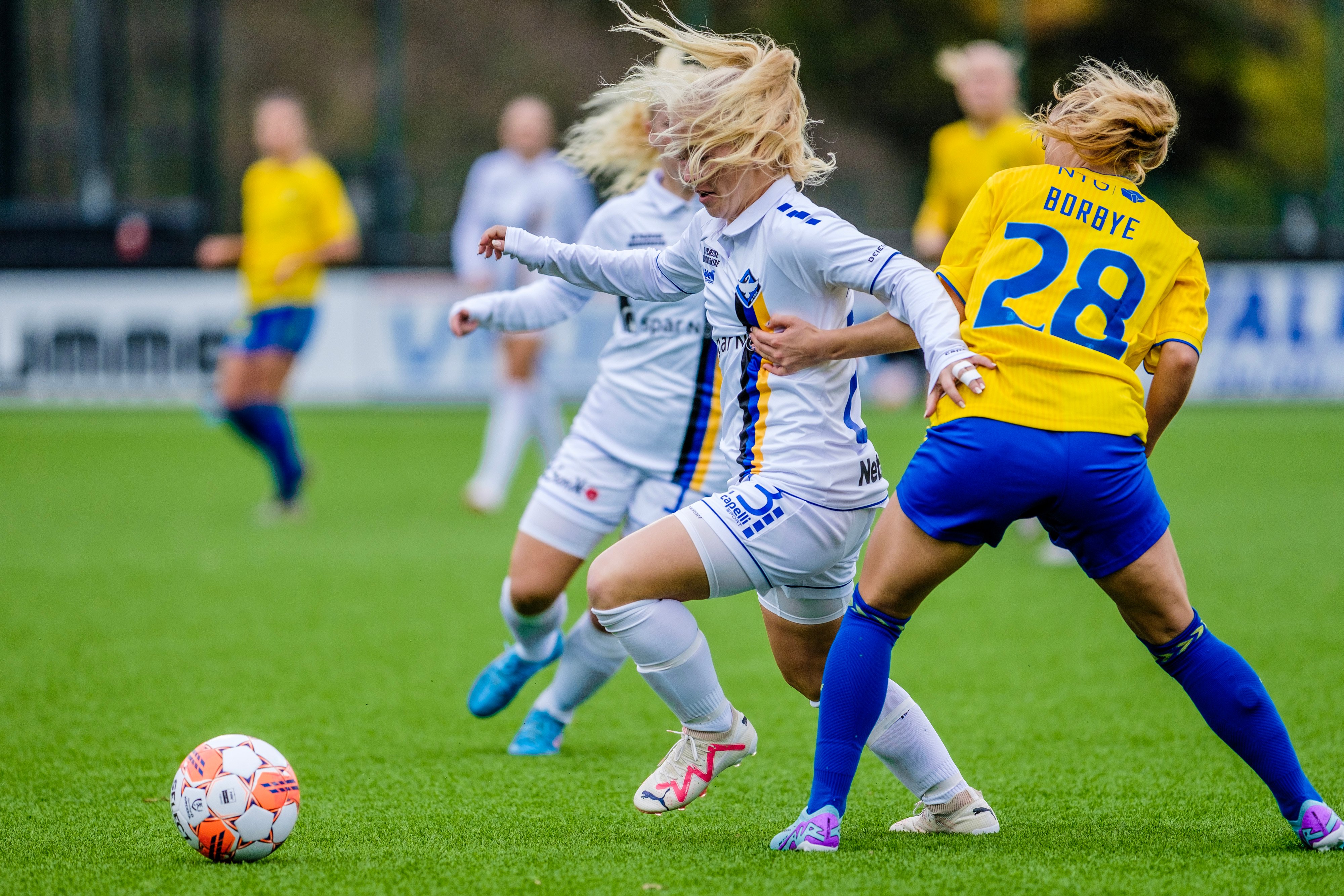 HB Køge-kvinderne spillede i hvide shorts i sidste spillerunde mod Brøndby.