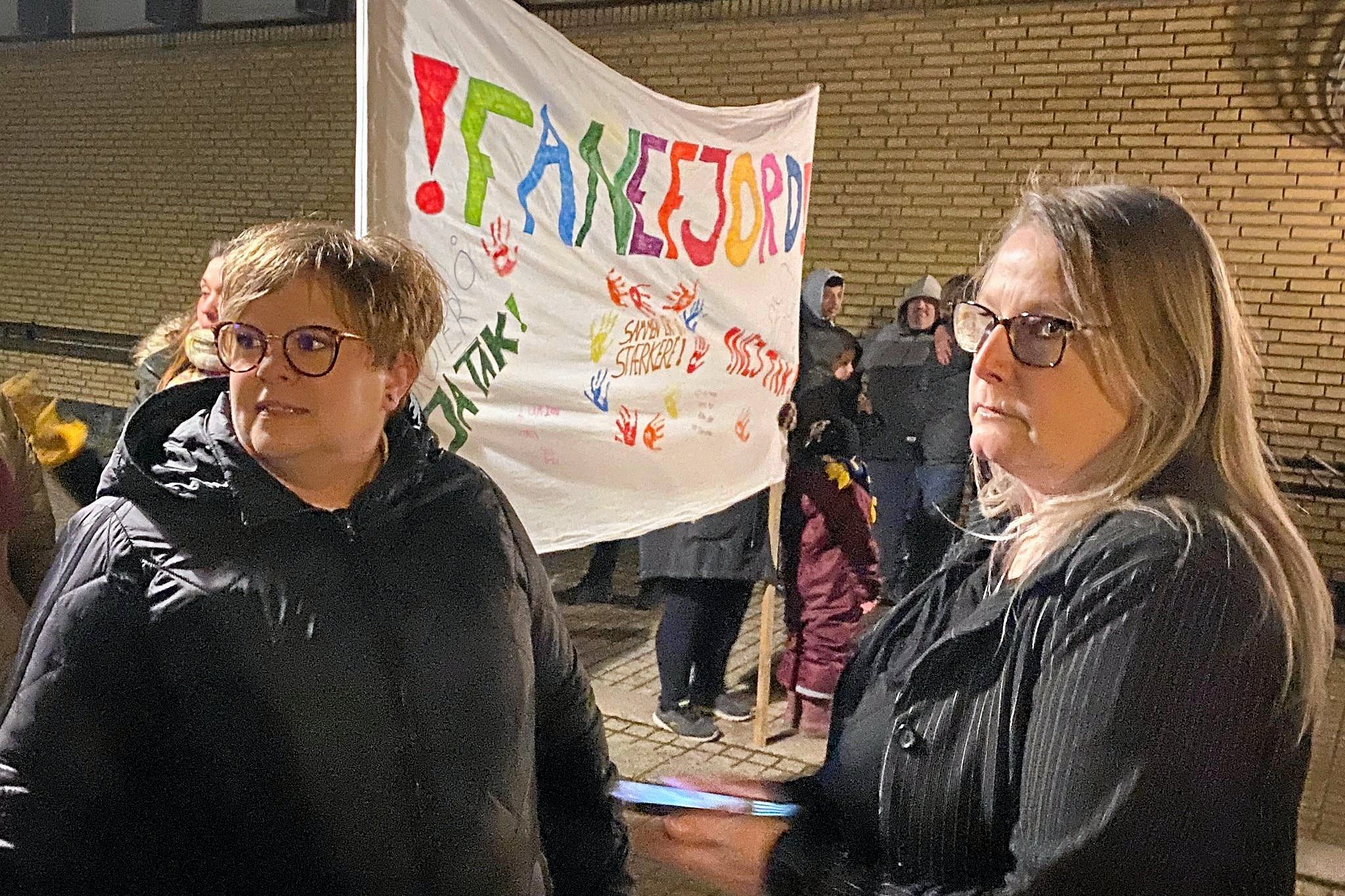 Skolelukninger har endnu ikke givet som lovet, siger politiker.