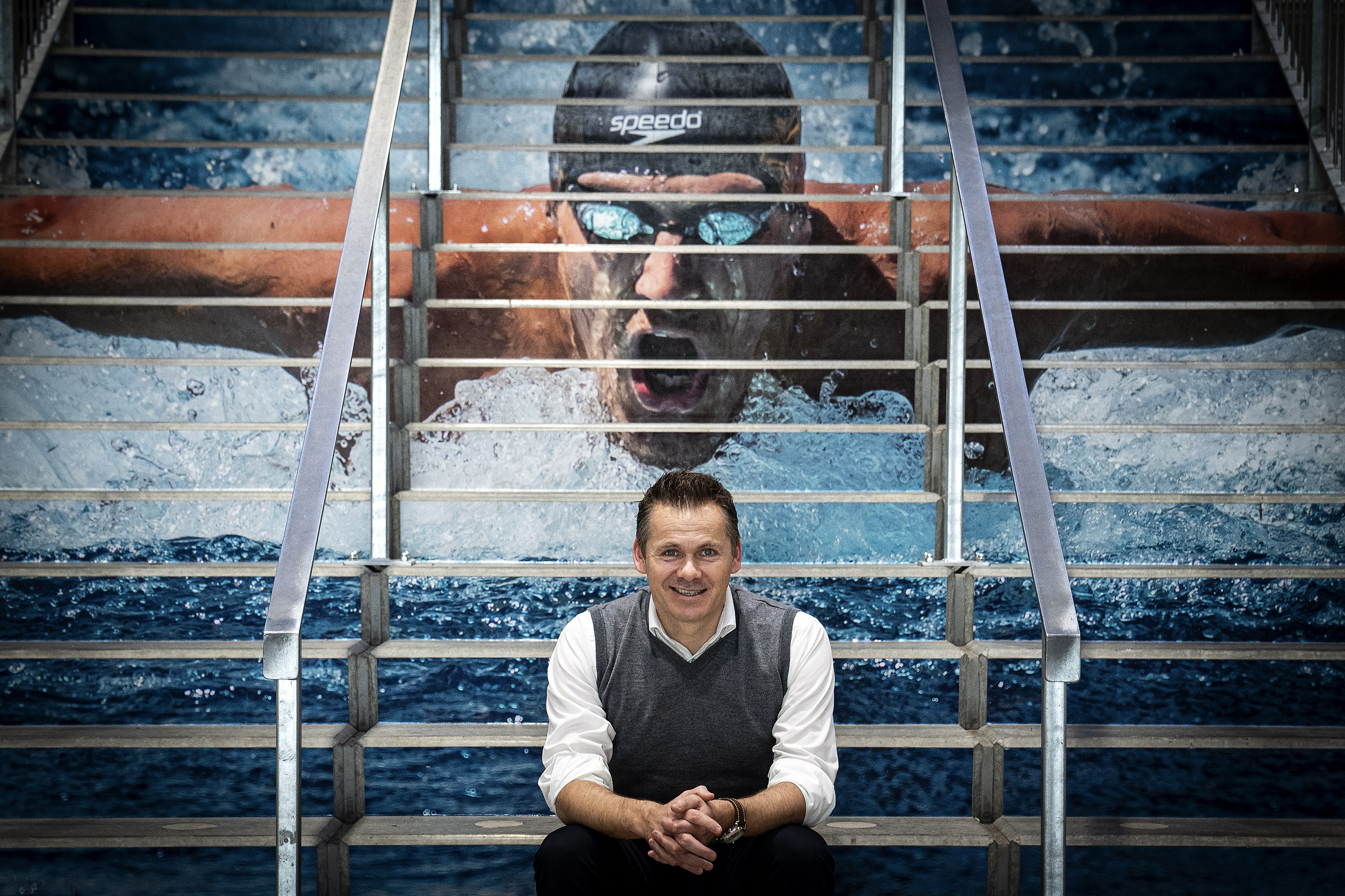 Direktør Thomas Nielsen peger på, at der stadig er mange afklaringer, før et indendørs padelcenter i Holbæk kan realiseres.