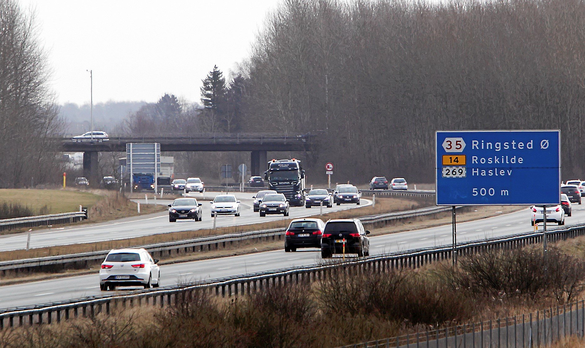 En handlekraftig, 29-årig mand fra Bjæverskov havde knust en bilrude for at kunne hjælpe kvinden, oplyser Midt- og Vestsjællands Politi