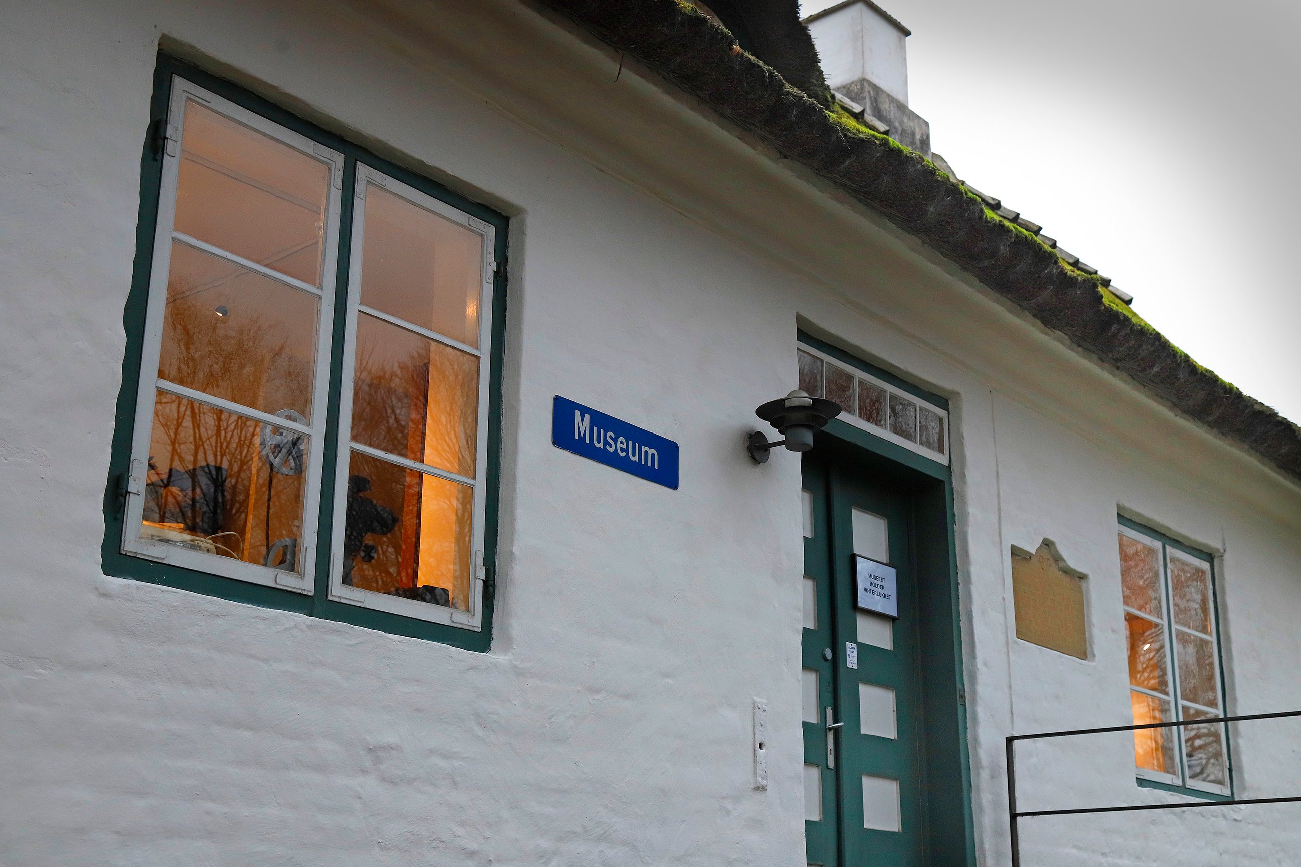 Den gamle rytterskole i Avderød var i mange år drevet af Karlebo Lokalhistoriske Forening, indtil de slap tøjlerne. En museumsleder på halv tid blev sparet væk, og nu skal opgaven igen løses af frivillige.