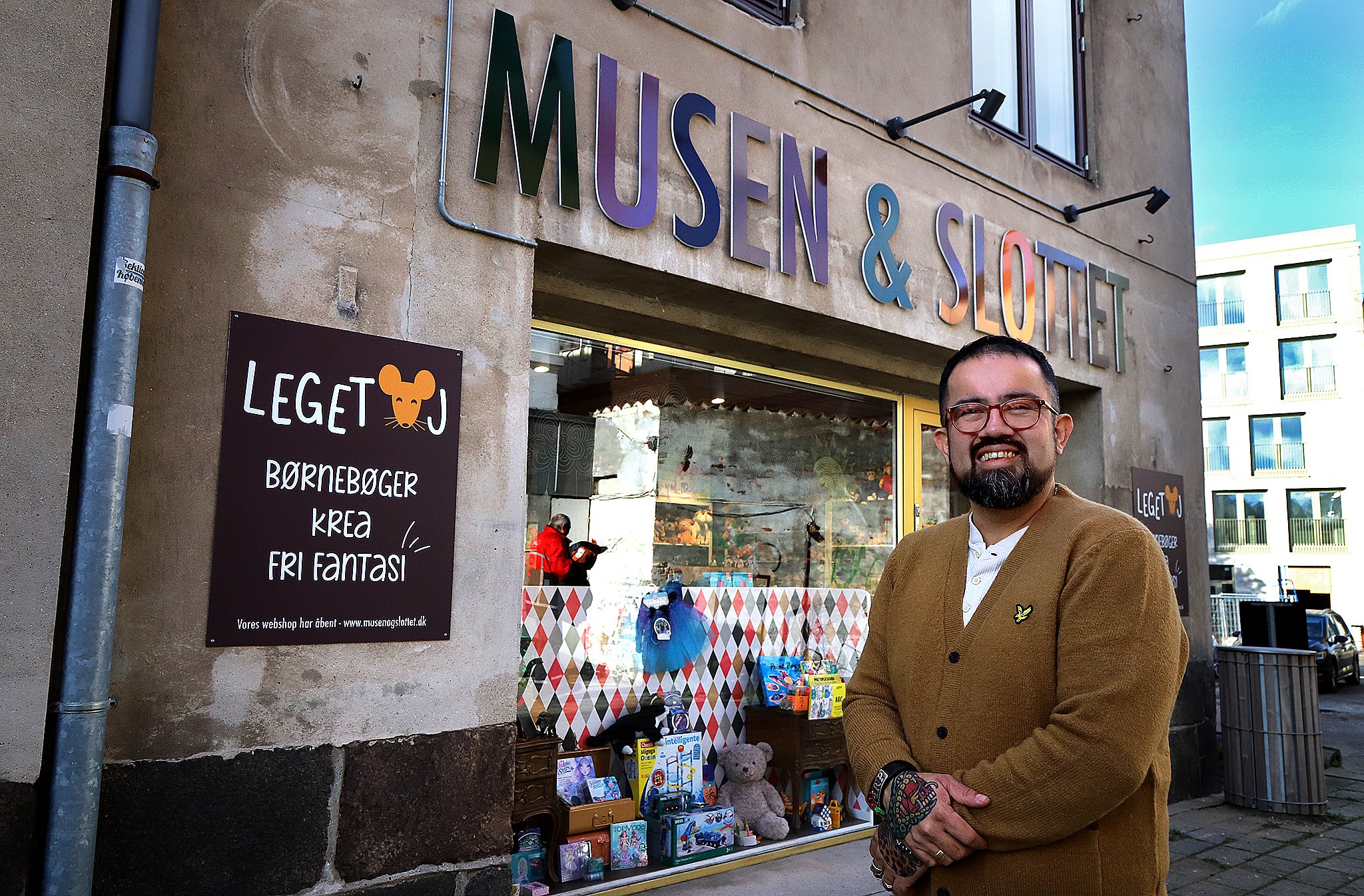 Martin Petersen og hans kone Mie Petersen udvider nu deres legetøjsbutikken Musen og Slottet og flytter i større lokaler. Foto: Allan Nørregaard