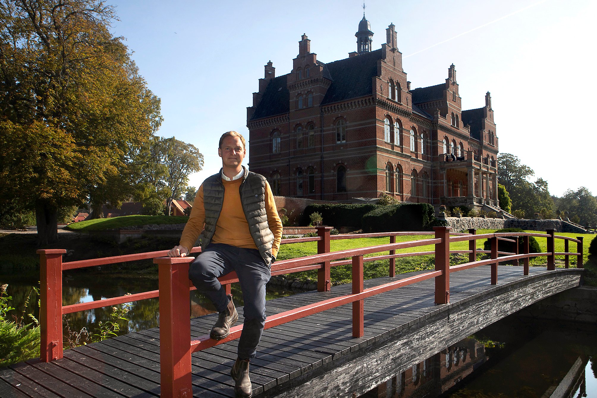 Nicolai Tillisch i parken til Rosenfeldt Gods