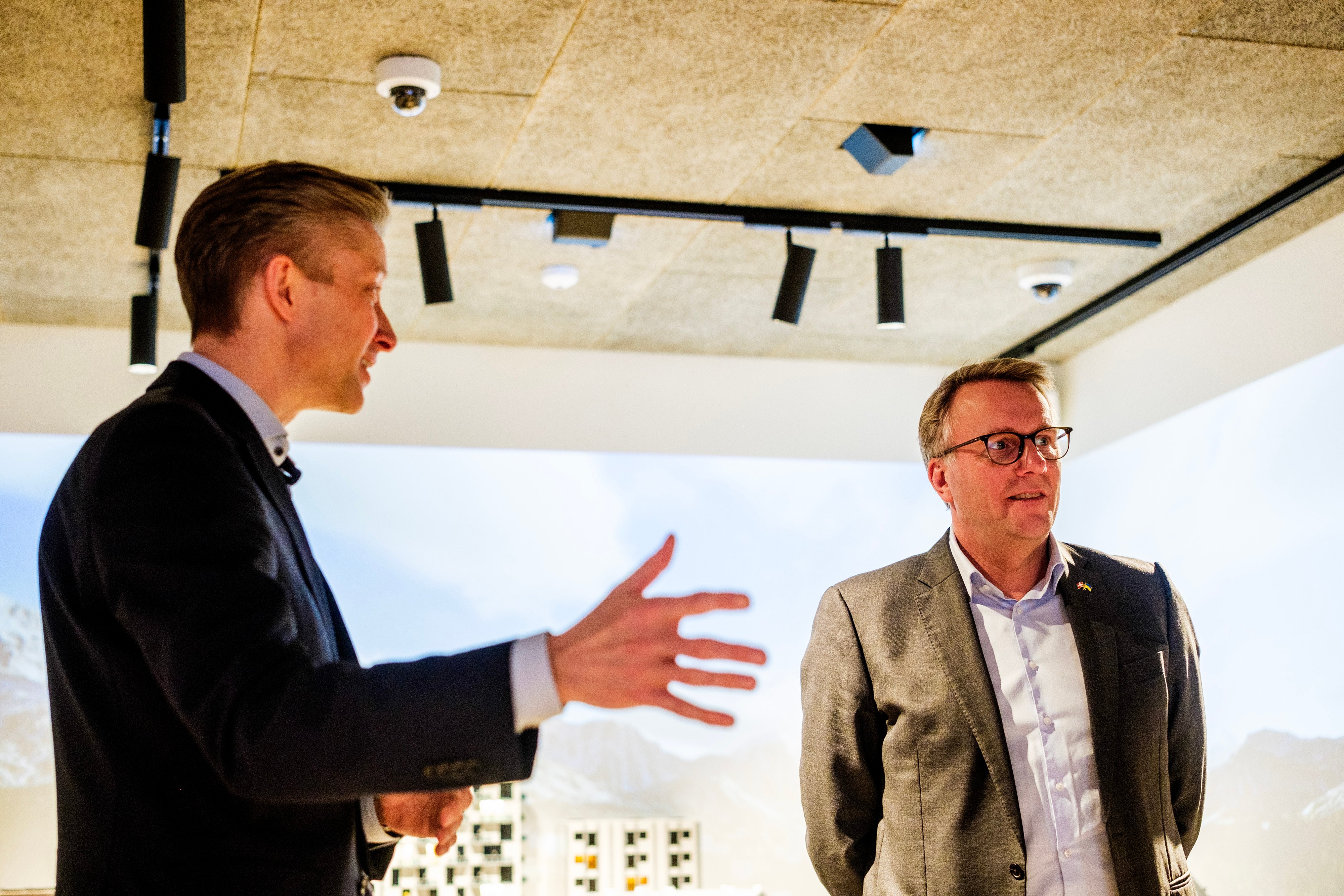 Erhvervsminister Morten Bødskov (S) besøgte tidligere på året virksomheden Milestone Systems for at høre mere om brugen af kunstig intelligens.