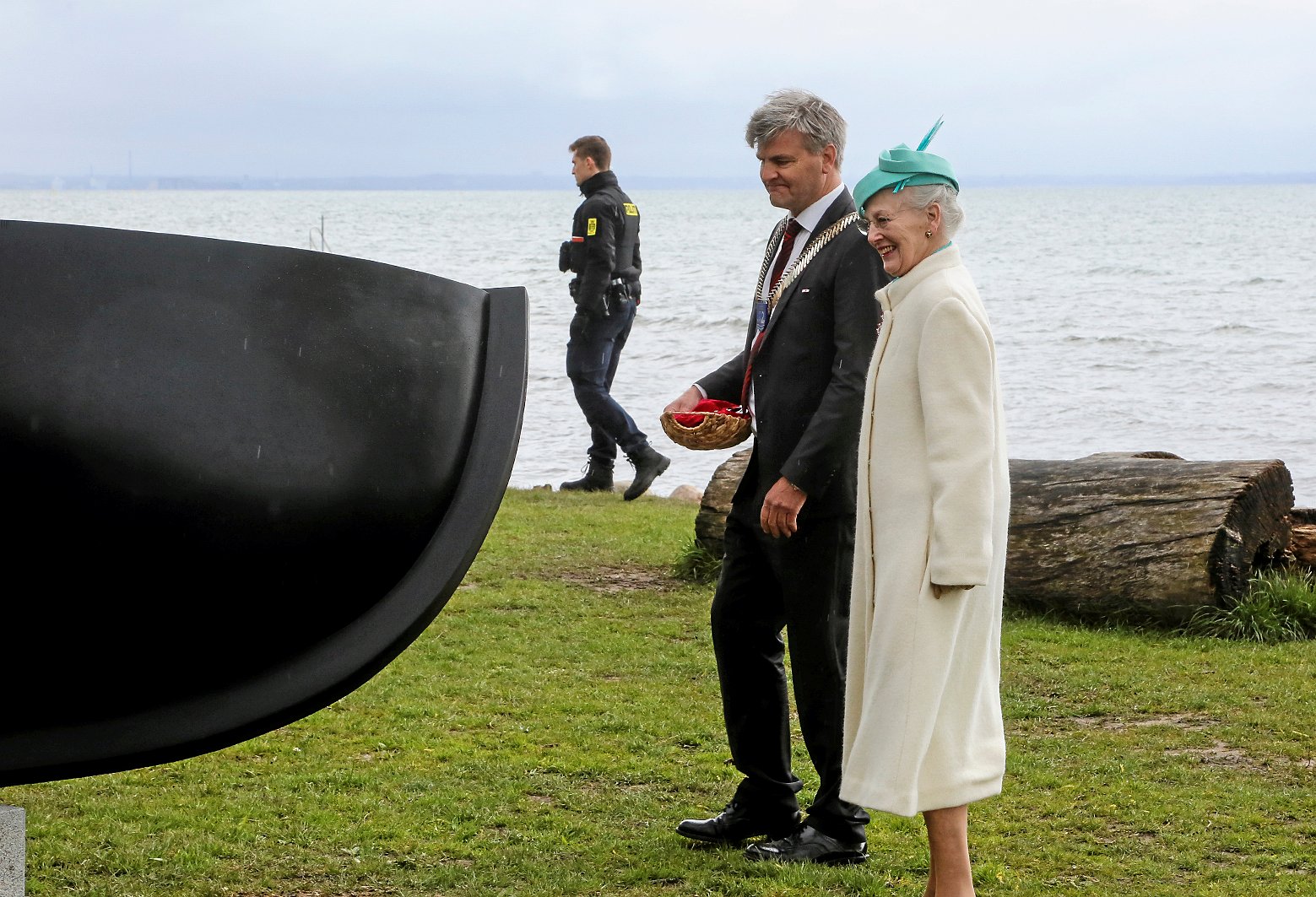 Hendes Majestæt Dronningen indviede den 5. maj 2021 monumentet "Oktober 1943", hvor man nu 4. oktober markerer 80-året for de danske jøders flugt over Øresund. Arkivfoto: Kenn Thomsen