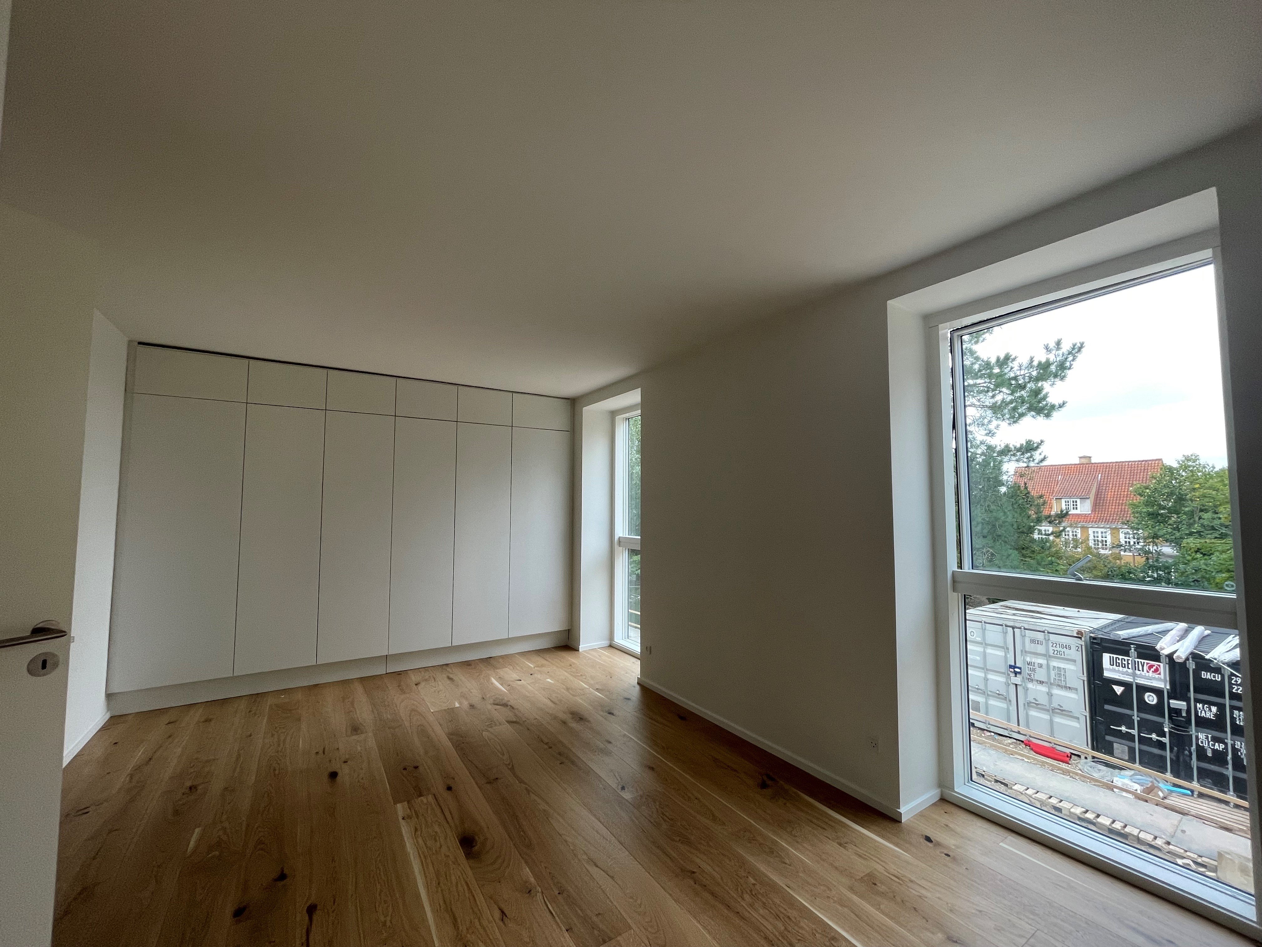 Selvom prestigebyggeriet PH Park i Hørsholm stadig fremstår som en byggeplads, er de første boliger allerede solgt. Her kan du se, hvordan flere af lejlighederne kommer til at se ud, og hvad prisen er. Foto: Sophus Zarrs Soelberg