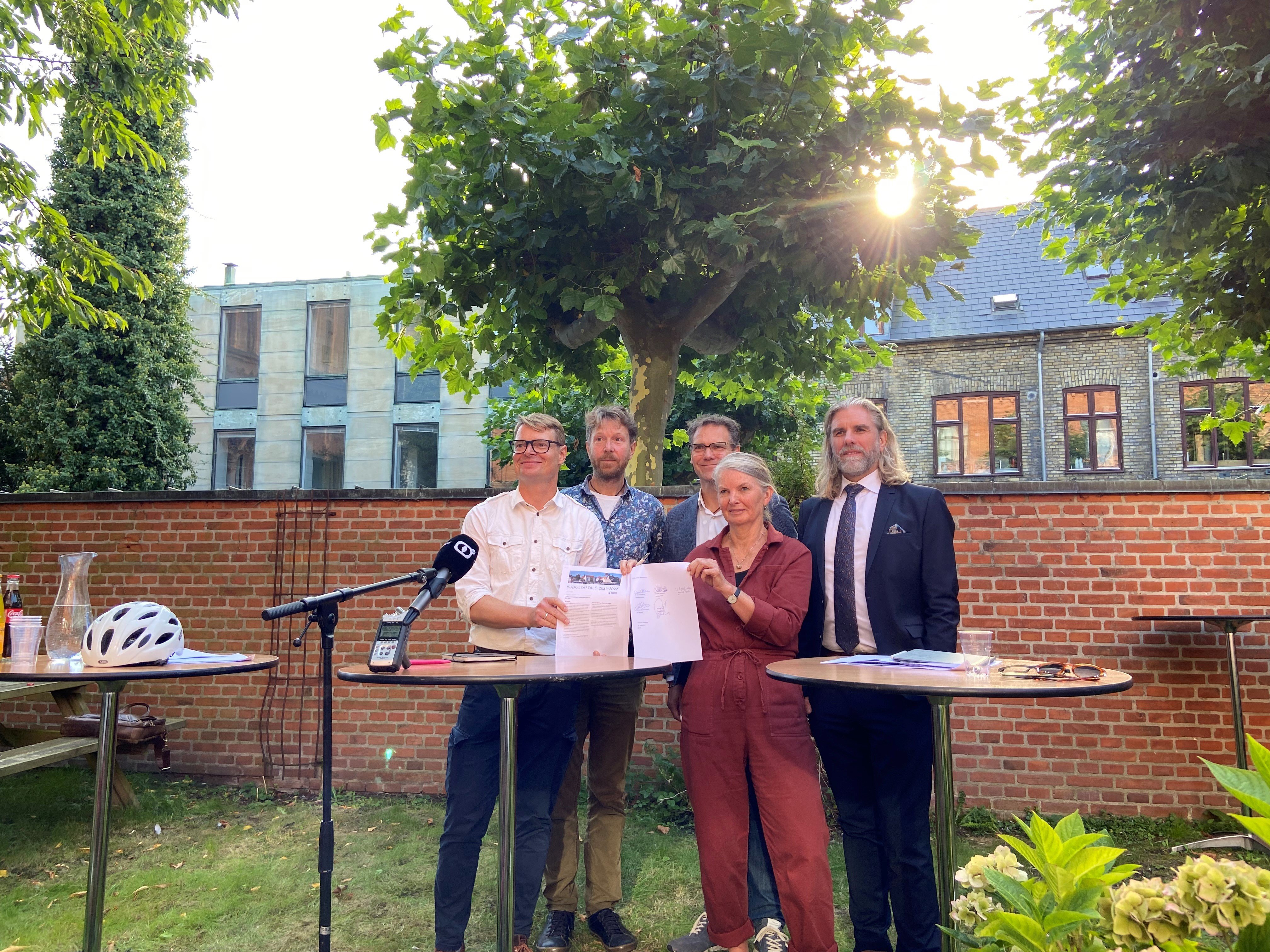 Budgettet for 2024 i Helsingør Kommune indskriver sig i historiebøgerne, fordi budgettet er indgået uden om den siddende borgmester, der altså ingen indflydelse har haft på den endelige aftale. Det har et smalt flertal til gengæld - bestående af Radikale, Enhedslisten, Socialdemokratiet, SF og løsgængeren Thomas Kok.