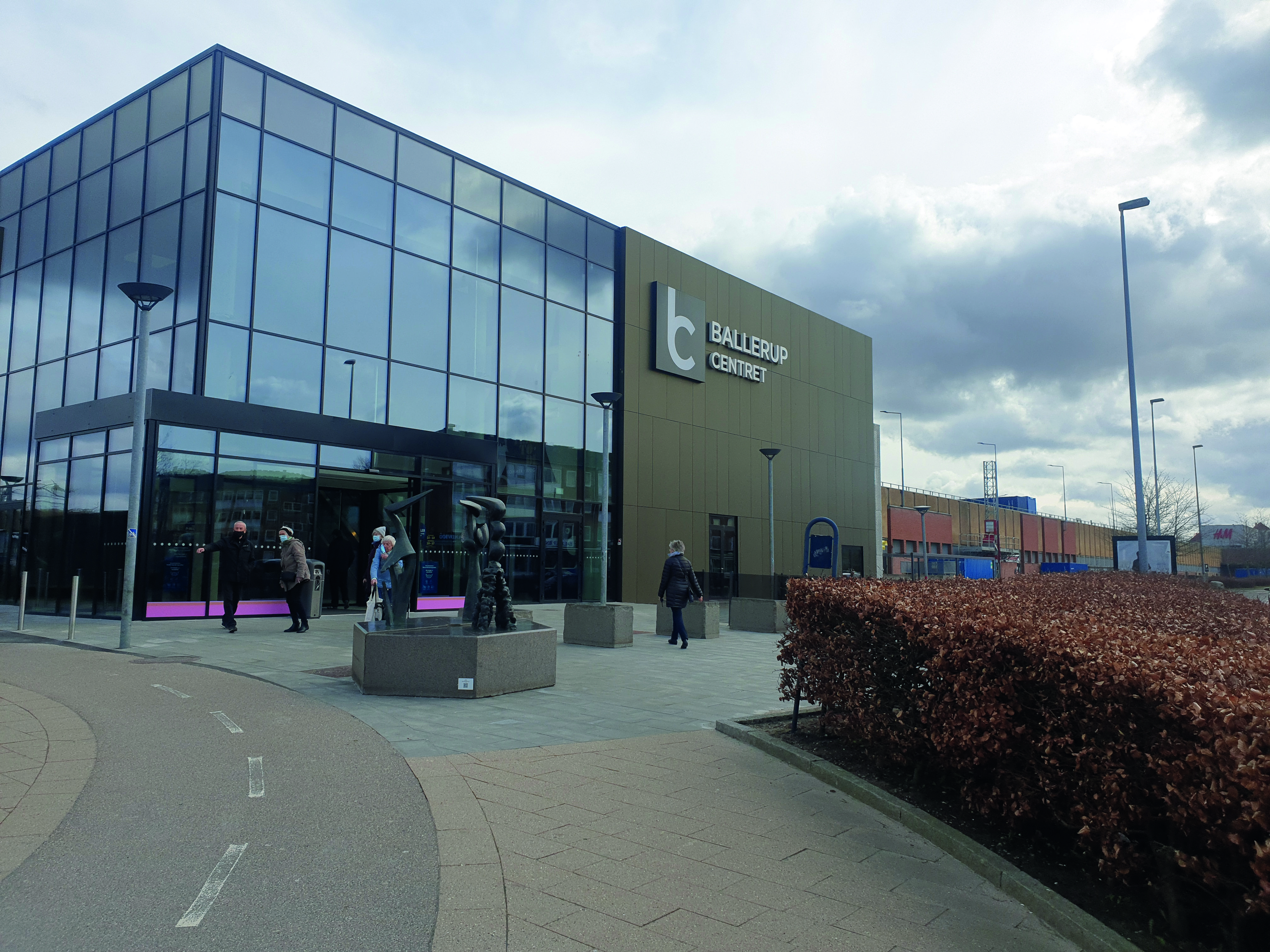 Sådan ser en af indgangene til Ballerup Centret ud i dag. Men for 50 år siden var centret mindre. Hvis man var med på åbningsdagen, så vil vi gerne høre fra dig.