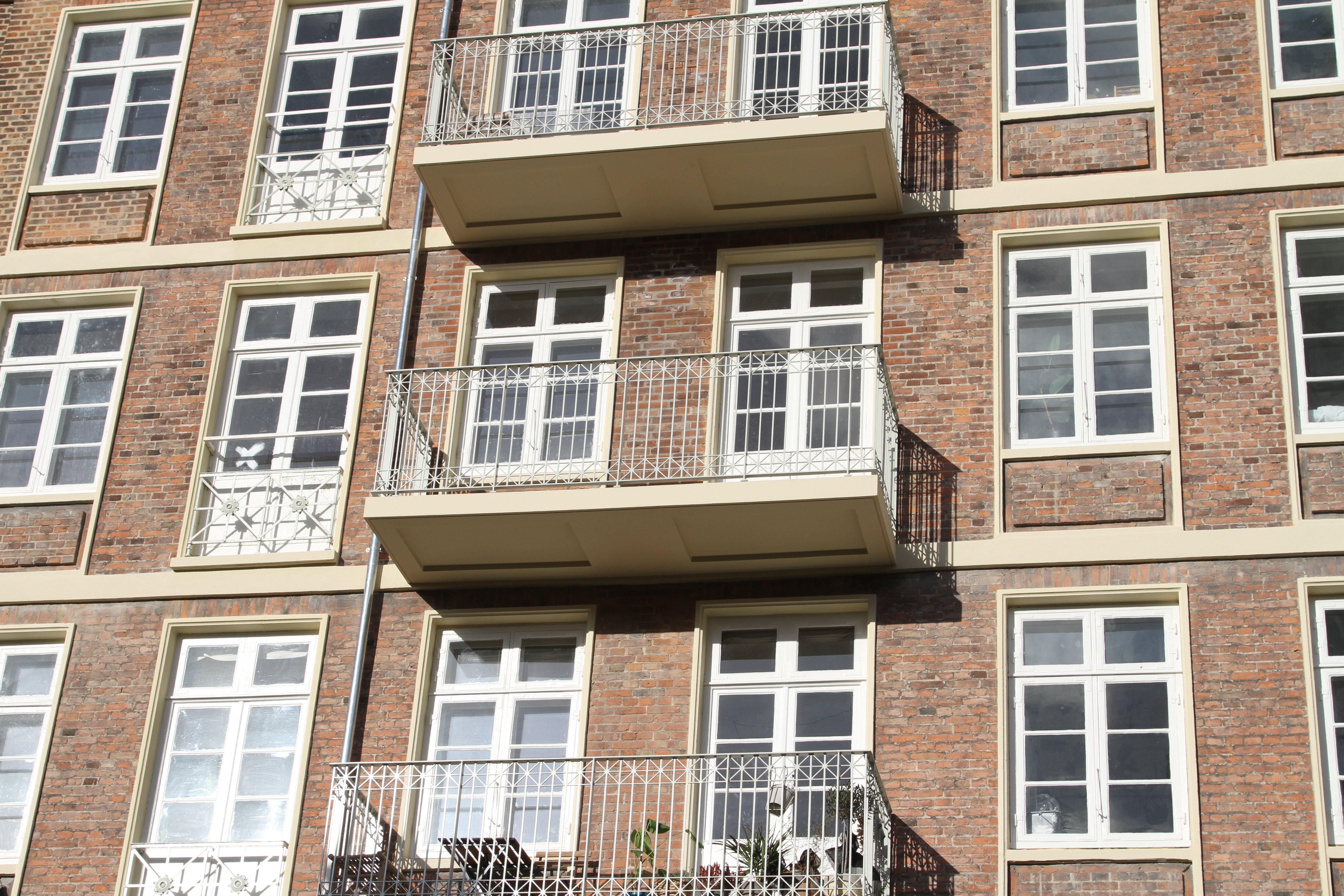 Ejerforeningen Rantzausgade 50-54 havde betalt 140.000 kroner forud til Altan.dk, som nu er reddet og vil montere de nye altaner. Arkivfoto