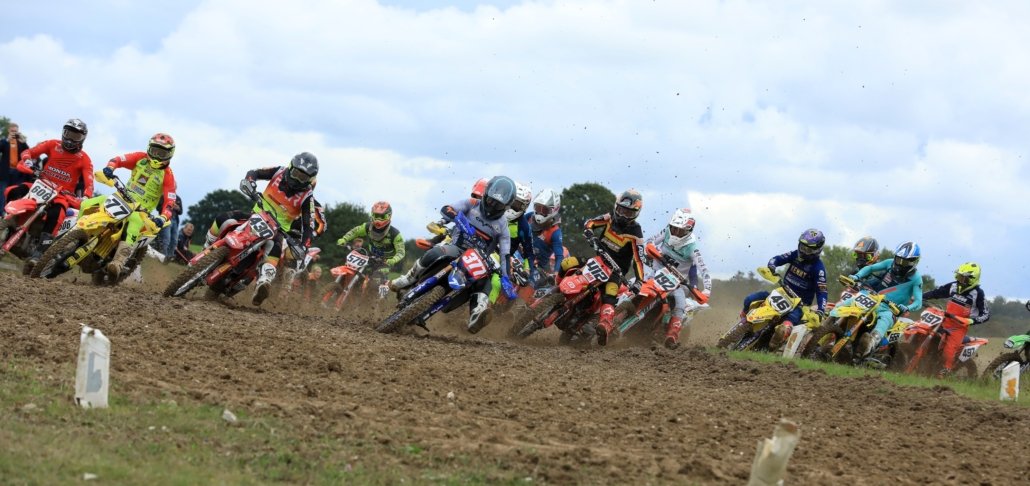 På lørdag er Næstved Motor Klub vært ved danmarksmesterskaberne i motocross og her har Benjamin State hjemmebanefordel. Privatfoto