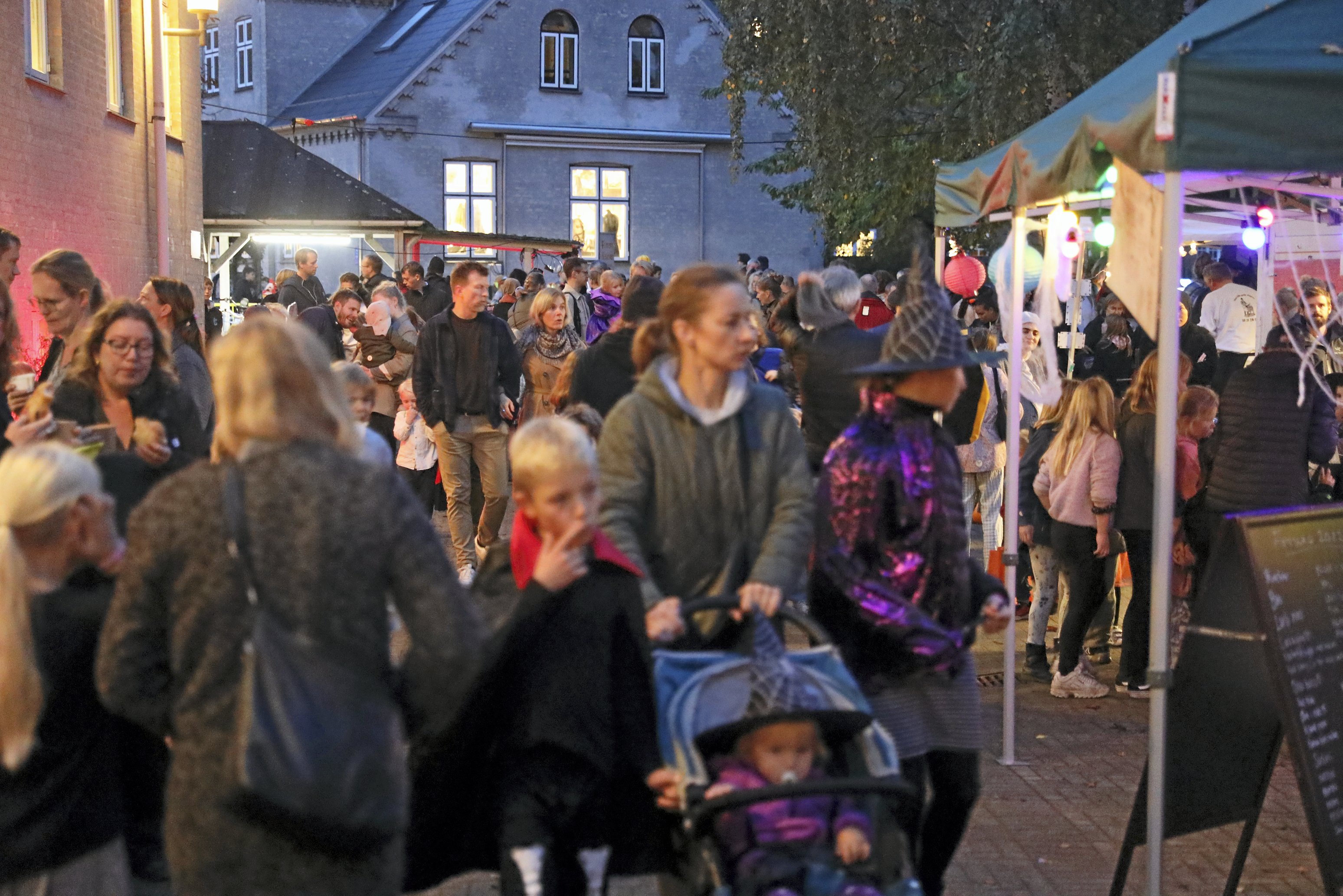 Hyggelig uhygge for store og små på Pilegården på Brønshøjvej igen i år. Foto: MGA