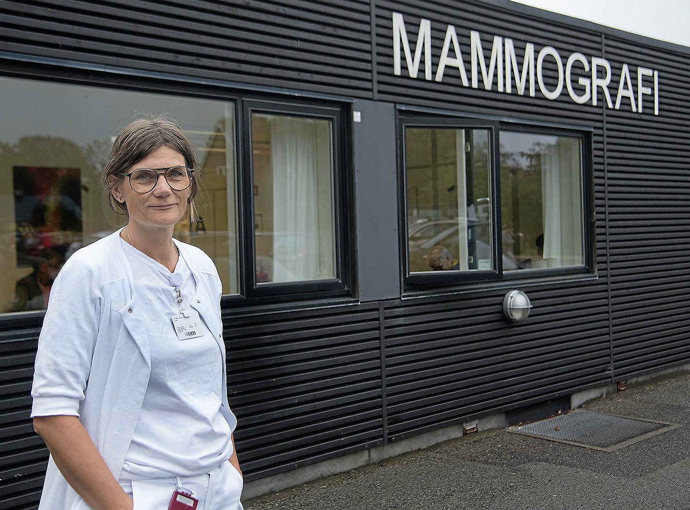 Dorte Nikolajsen er radiograf og arbejder til daglig med at lave brystkræftscreeninger på Mammografi-klinikken på Nordsjællands Hospital. Foto: Jan Stephan
