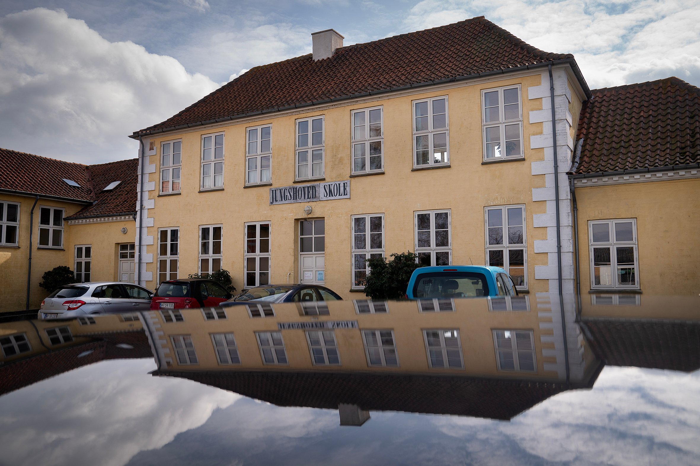 Jungshoved Skole danner i dag rammen om et rigt foreningsliv, men opvarmningen af stedet er kulsort, og det bliver den ved med at være.
