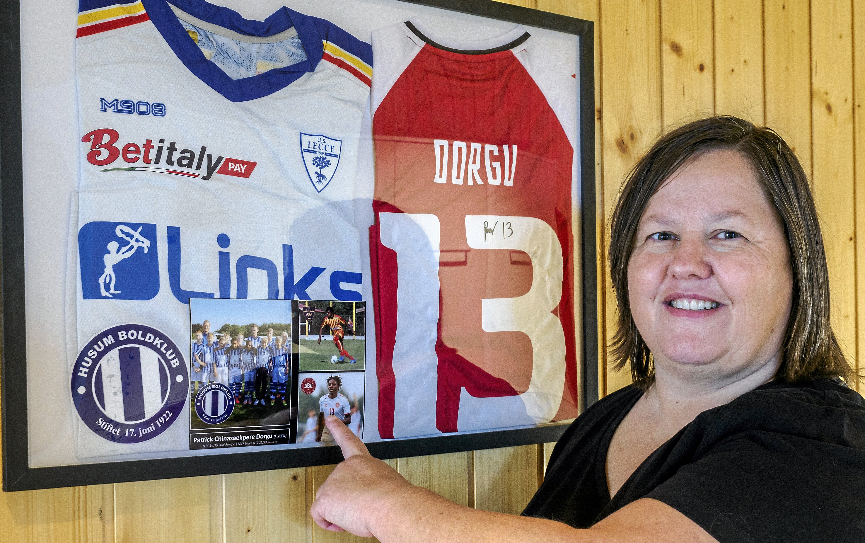 Holdleder Iben Johnsen husker tilbage på dengang, hvor det lokale talent Patrick Dorgu spillede i lille Husum Boldklub. Siden da har han gjort kometkarriere og spiller i dag fast i Serie A.
